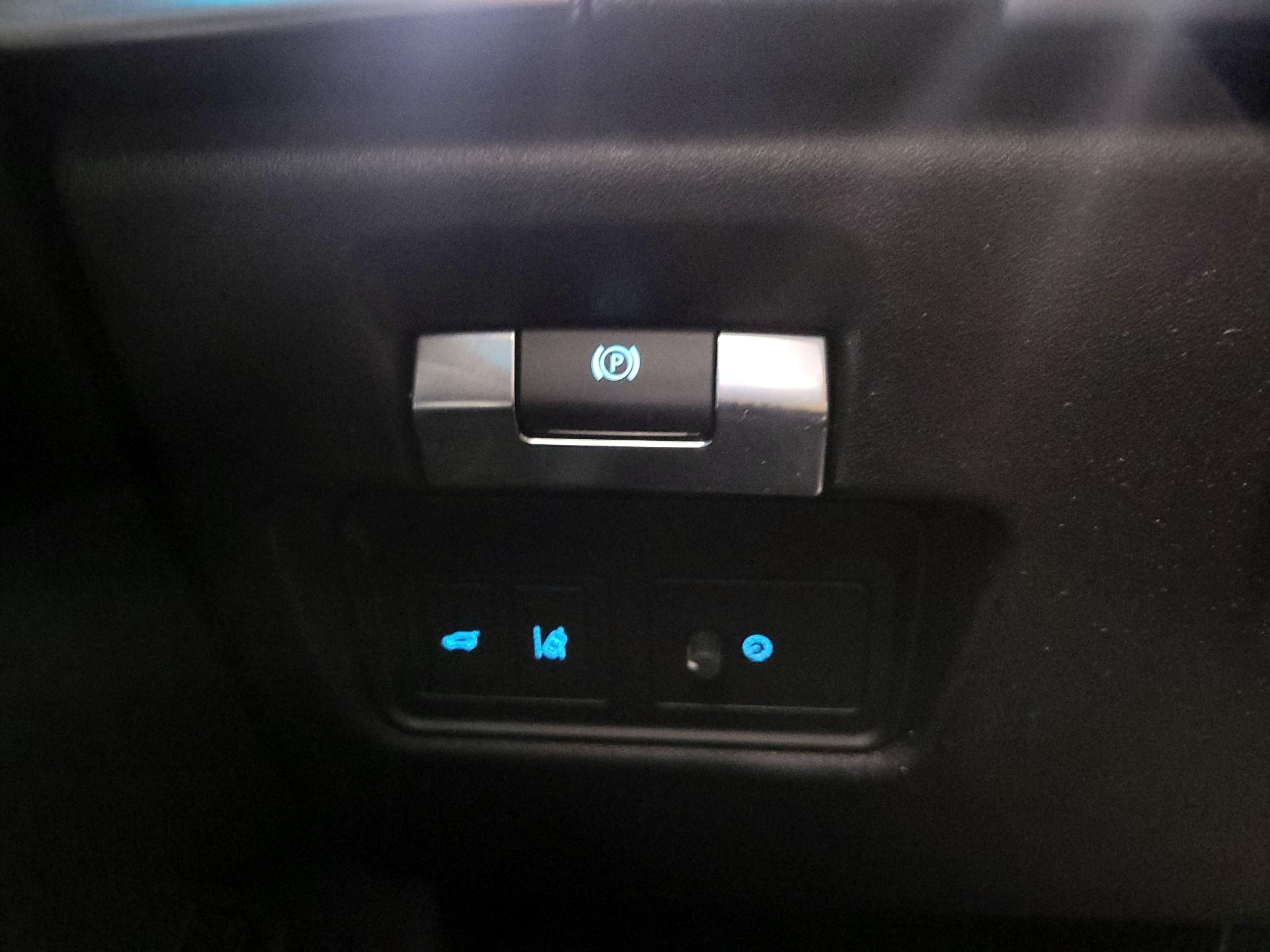 Thumbnail: 2020 Jaguar E-Pace - 13