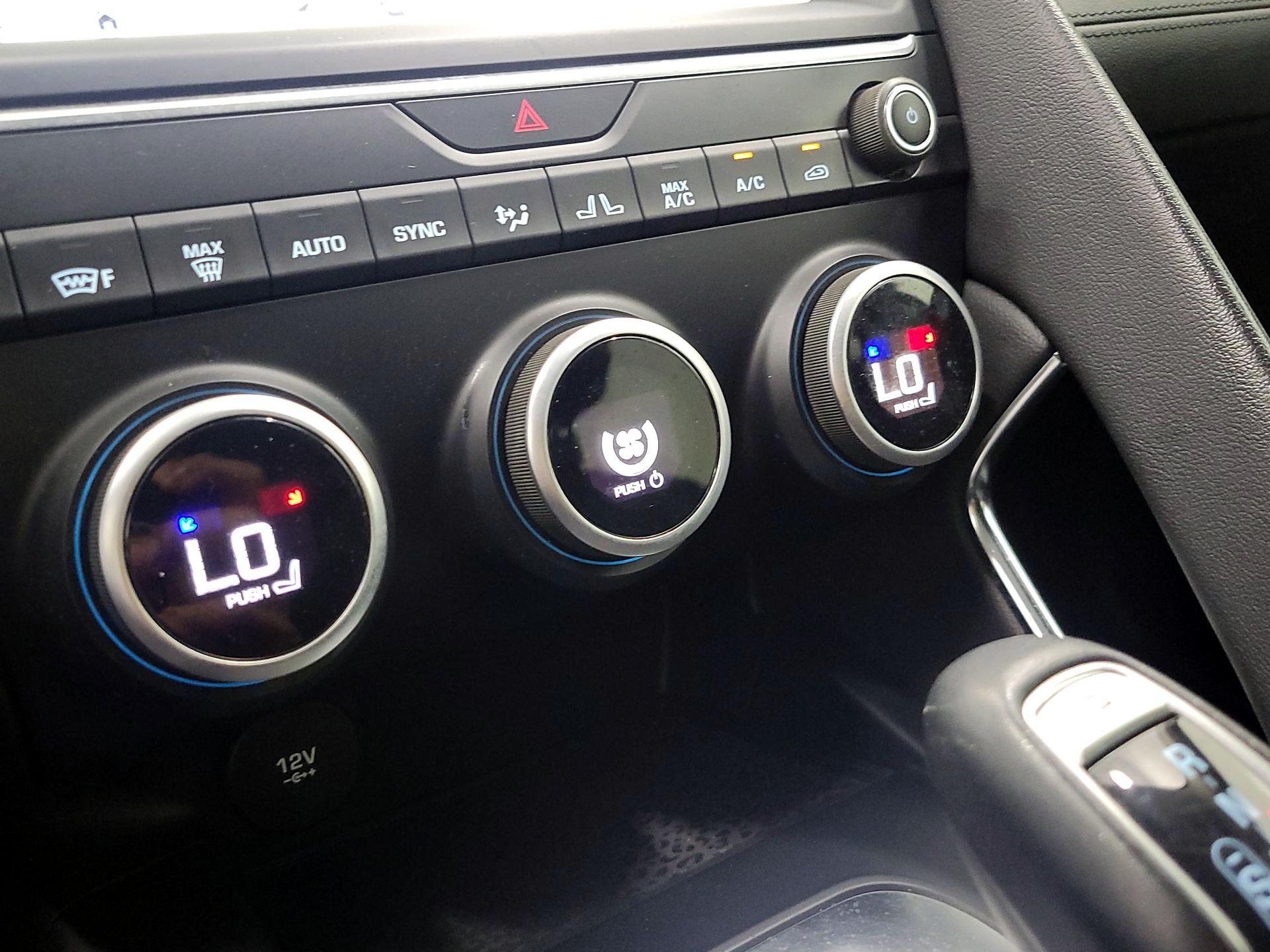 Thumbnail: 2020 Jaguar E-Pace - 16