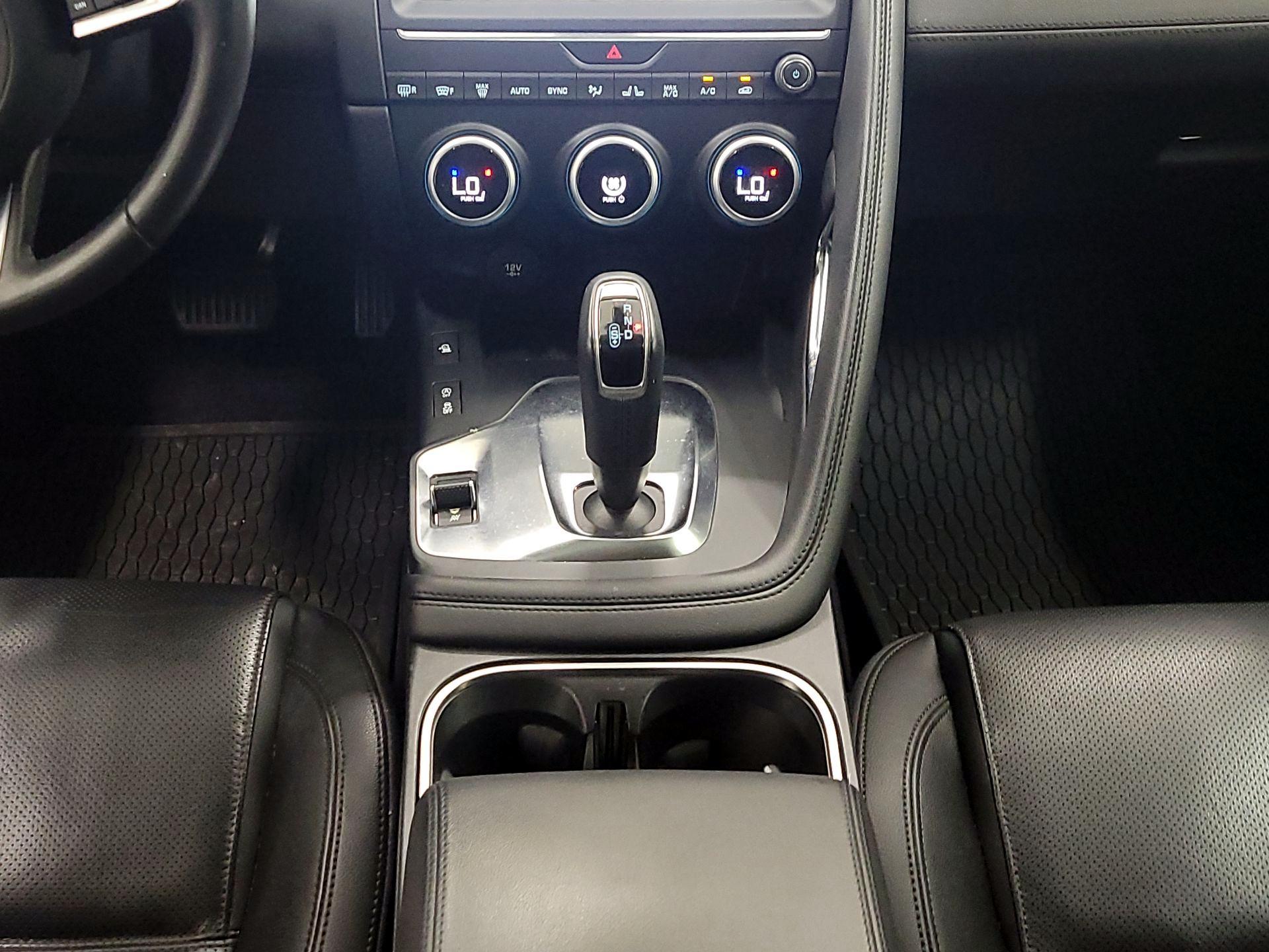 Thumbnail: 2020 Jaguar E-Pace - 17