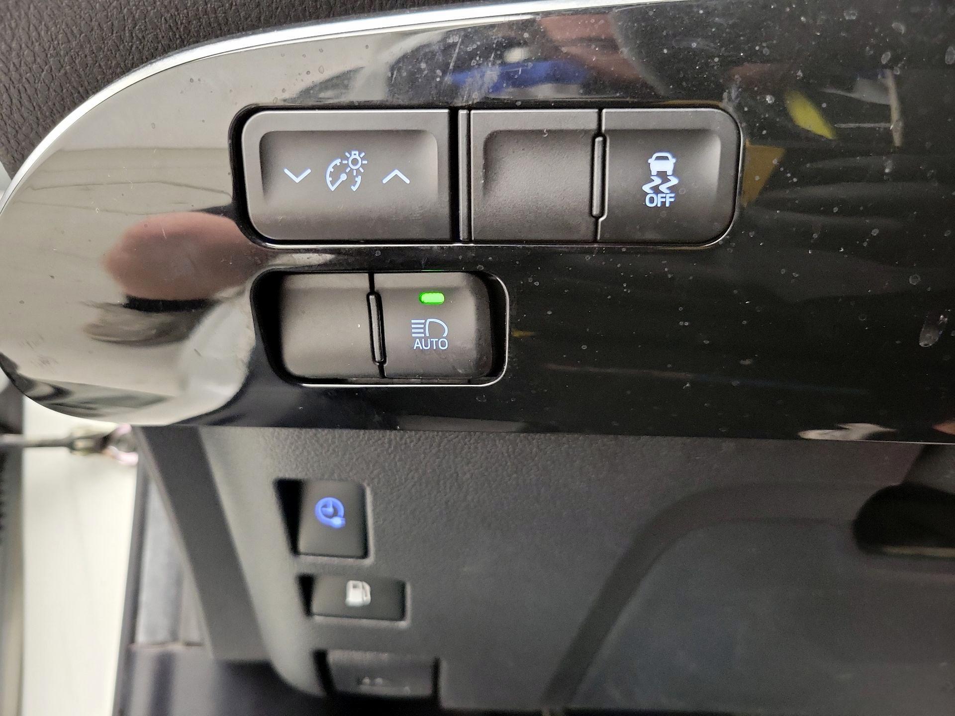 Thumbnail: 2017 Toyota Prius Prime - 13