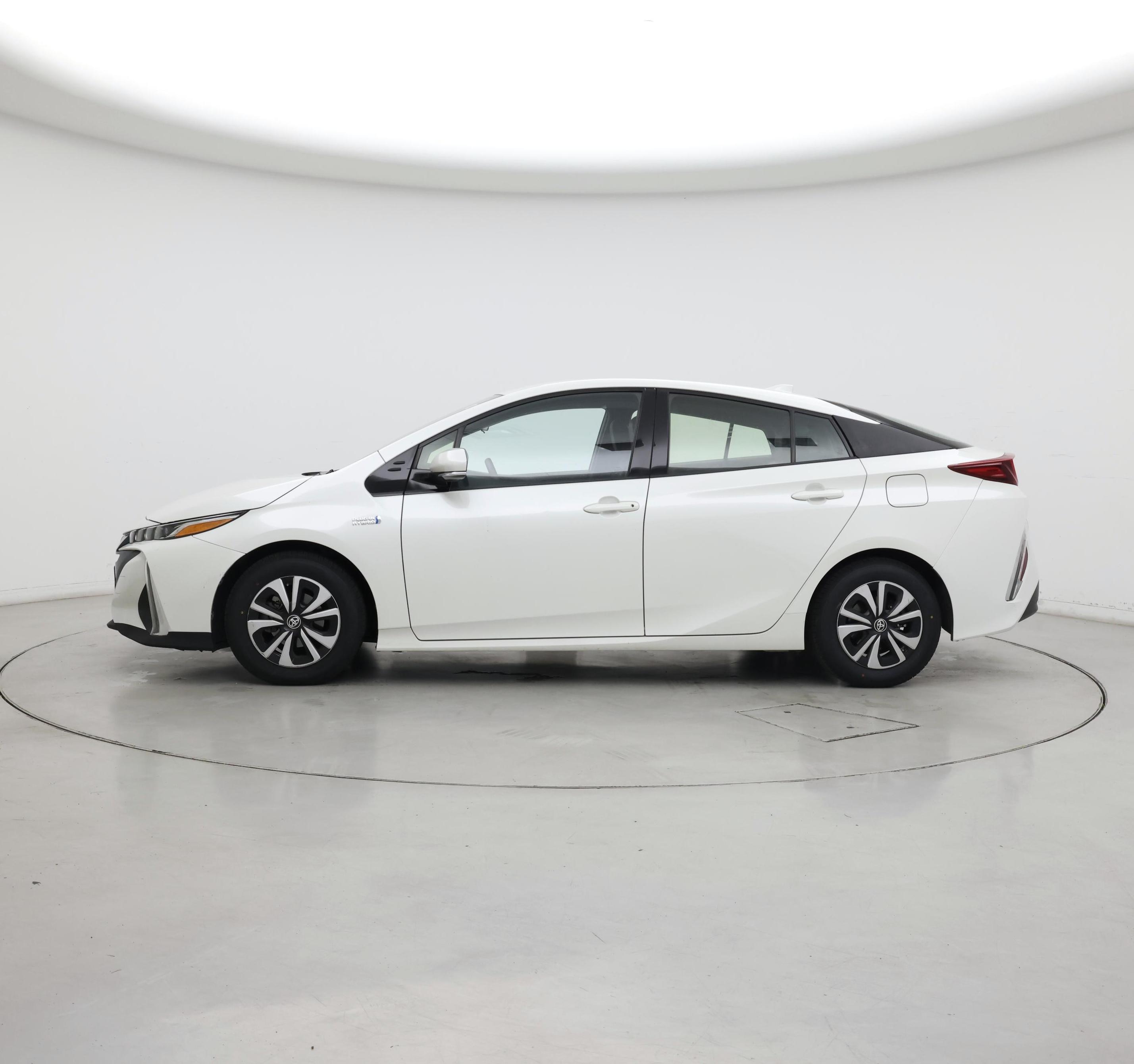 Thumbnail: 2017 Toyota Prius Prime - 3