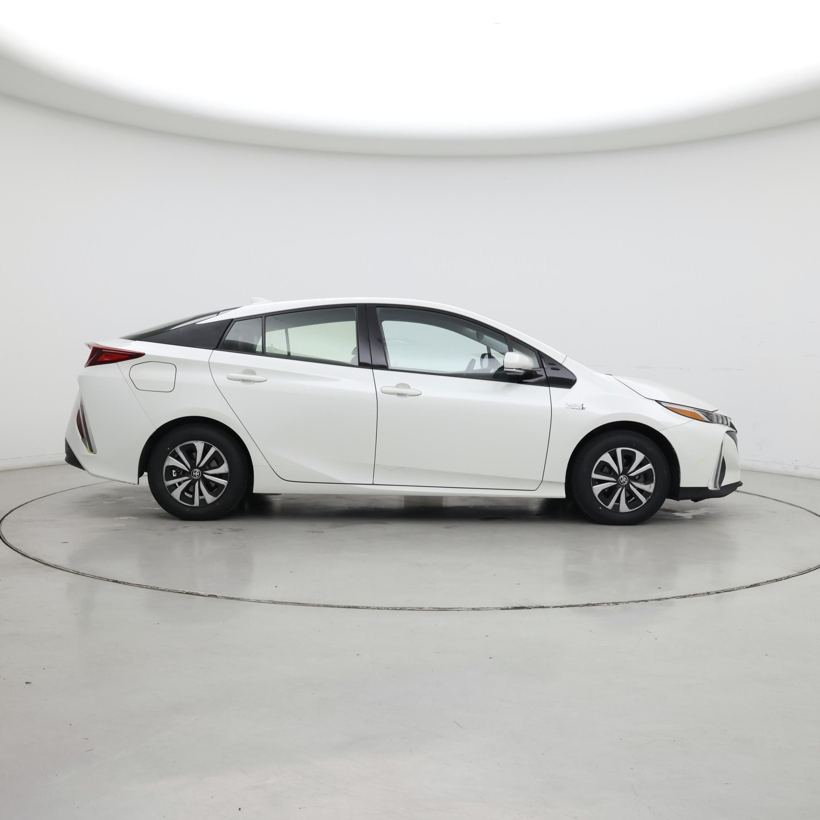 Thumbnail: 2017 Toyota Prius Prime - 7