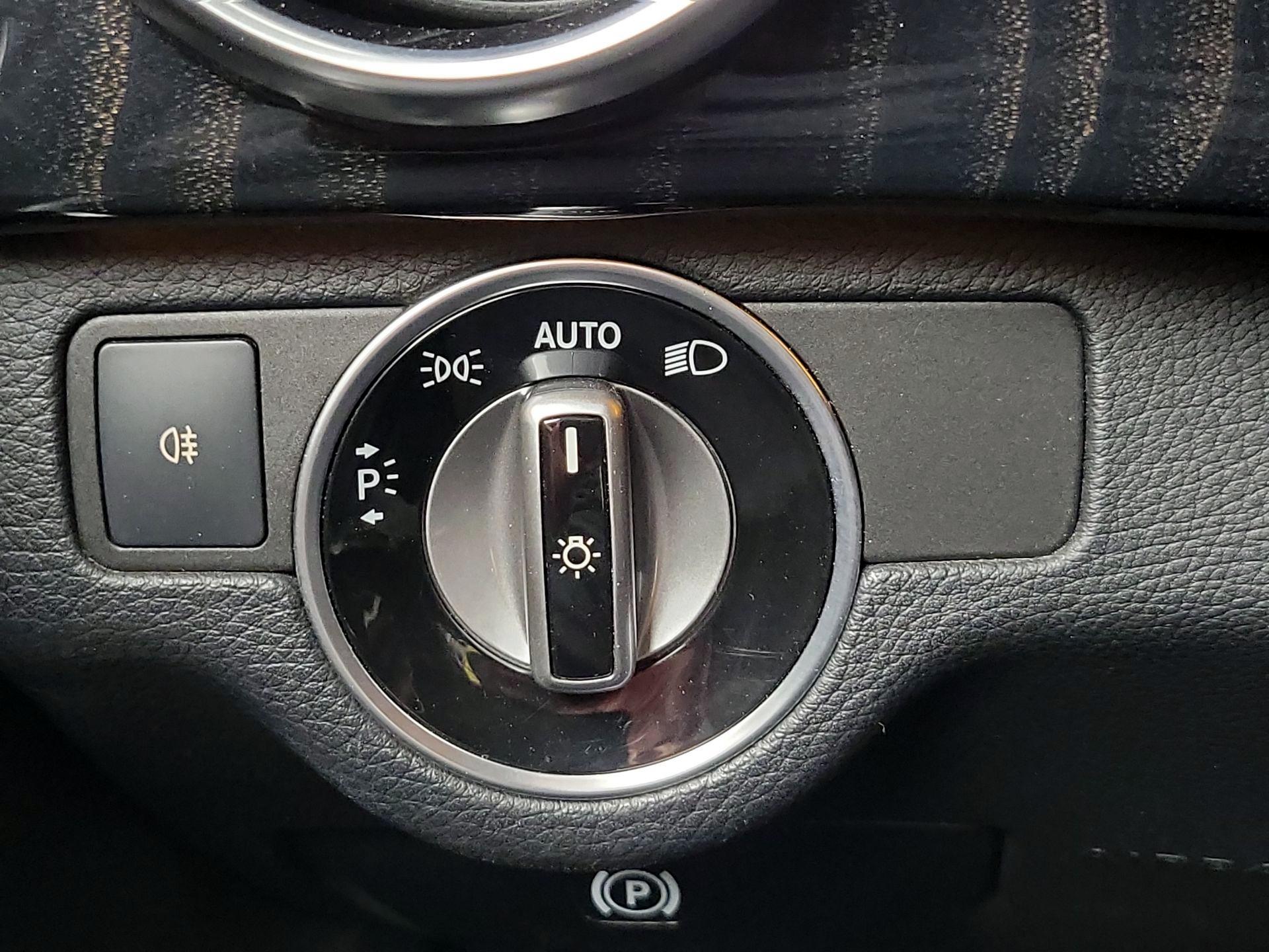 Thumbnail: 2015 Mercedes-Benz GLK - 13