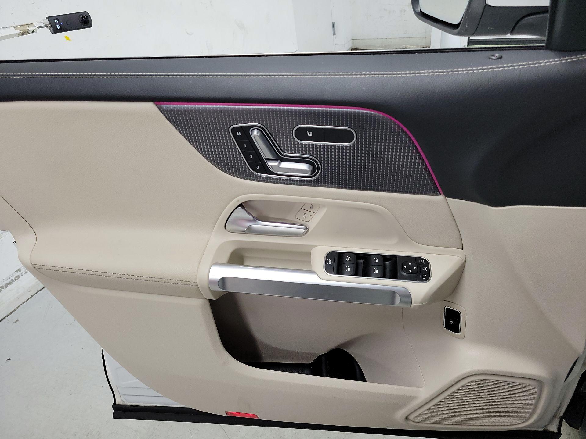 Thumbnail: 2022 Mercedes-Benz GLB - 12