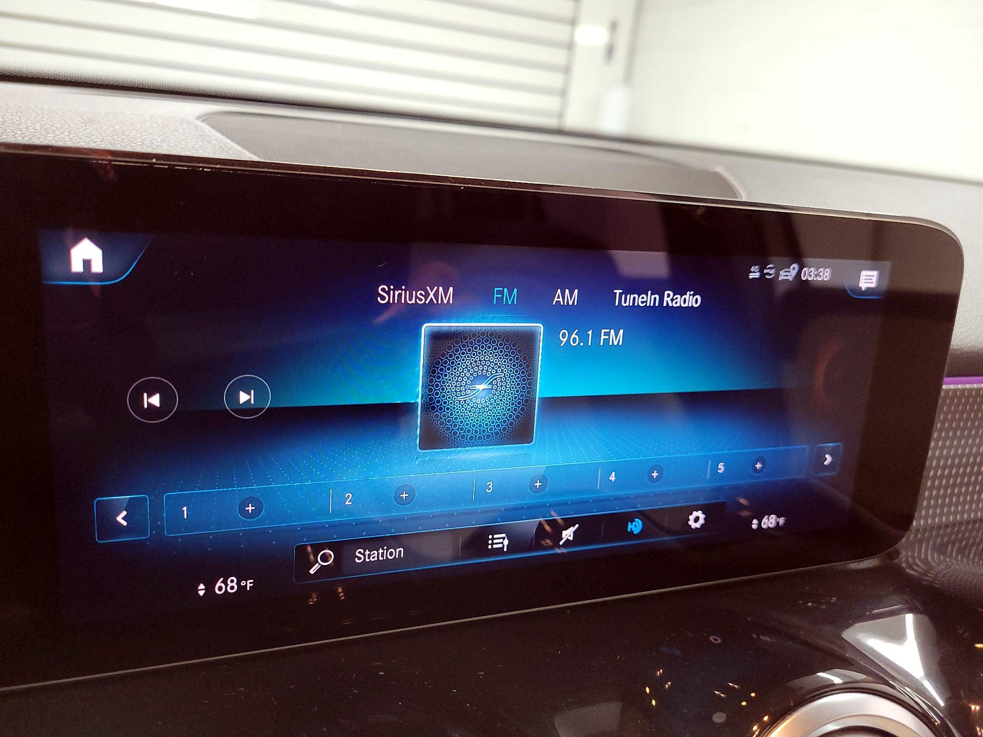 Thumbnail: 2022 Mercedes-Benz GLB - 13