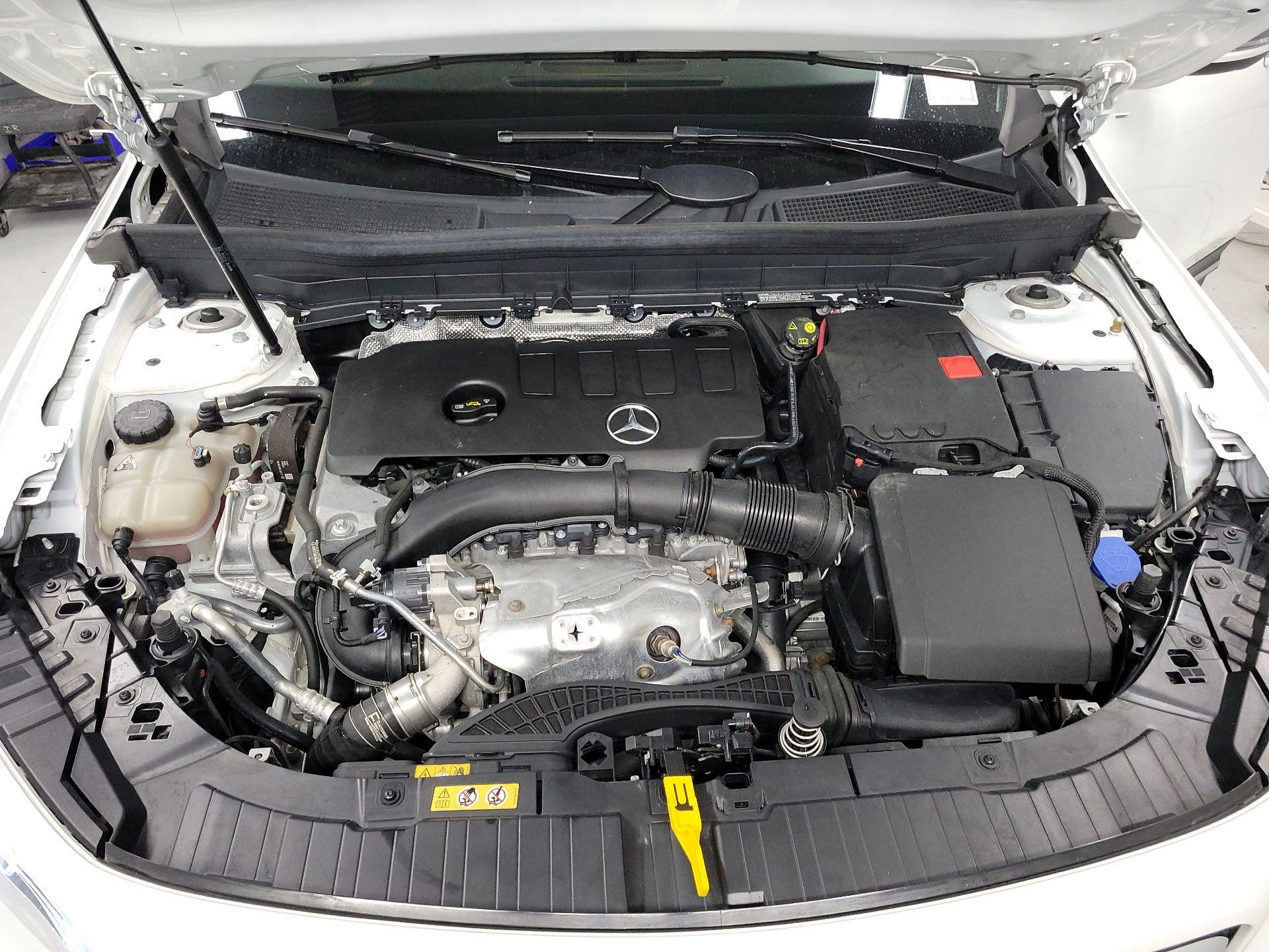 Thumbnail: 2022 Mercedes-Benz GLB - 18