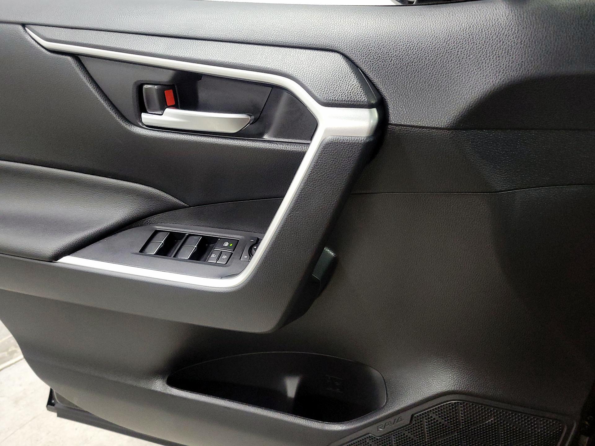 Thumbnail: 2025 Toyota RAV4 - 12