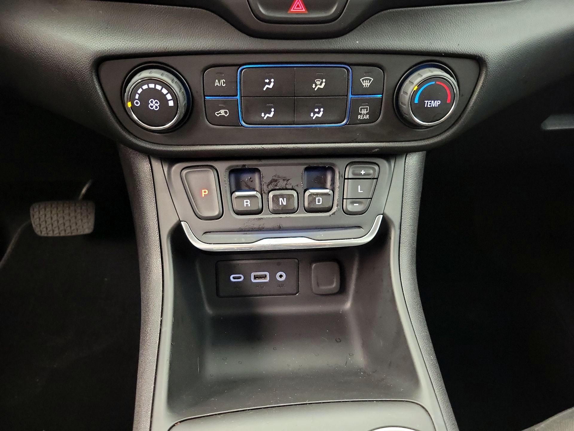 Thumbnail: 2018 GMC Terrain - 17