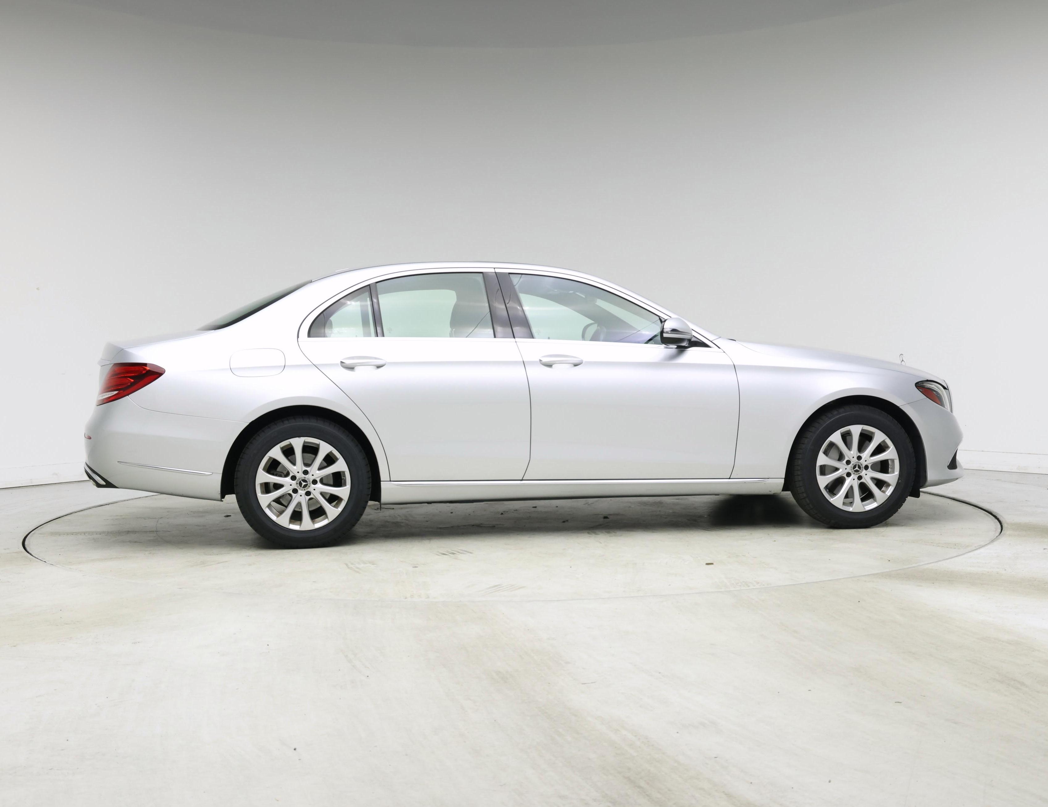 Thumbnail: 2020 Mercedes-Benz E-Class - 7