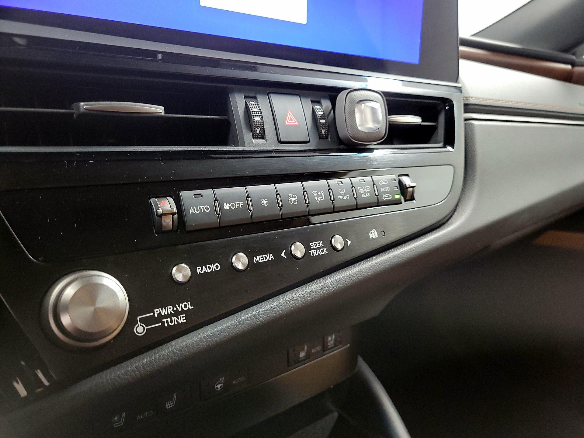 Thumbnail: 2024 Lexus ES - 15