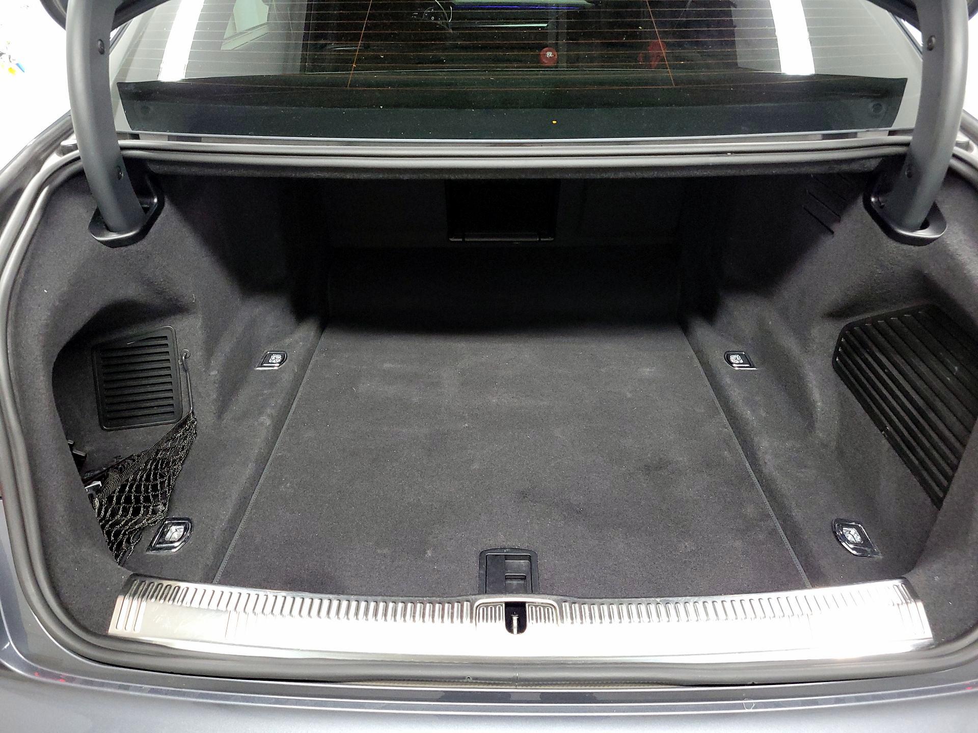 Thumbnail: 2020 Audi A8 - 19