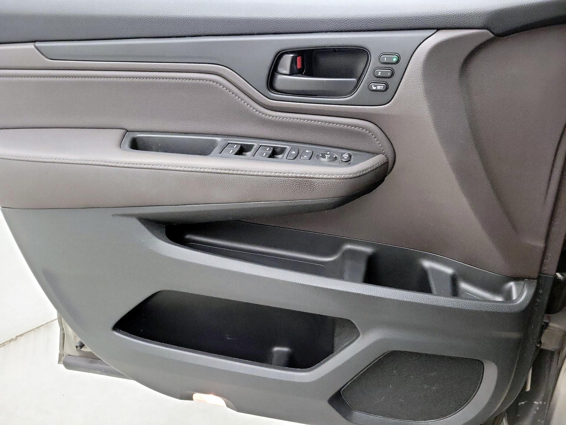 Thumbnail: 2018 Honda Odyssey - 12