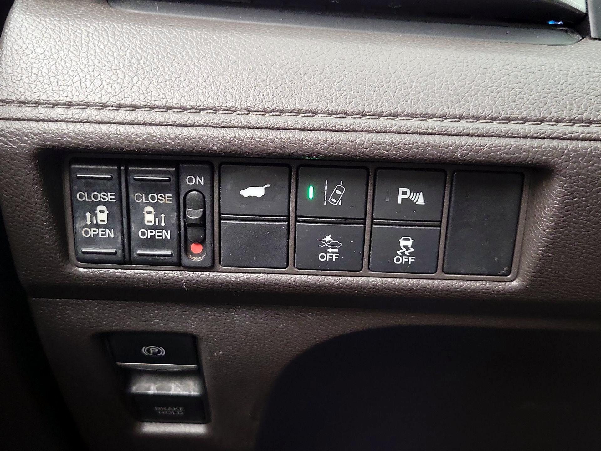 Thumbnail: 2018 Honda Odyssey - 13