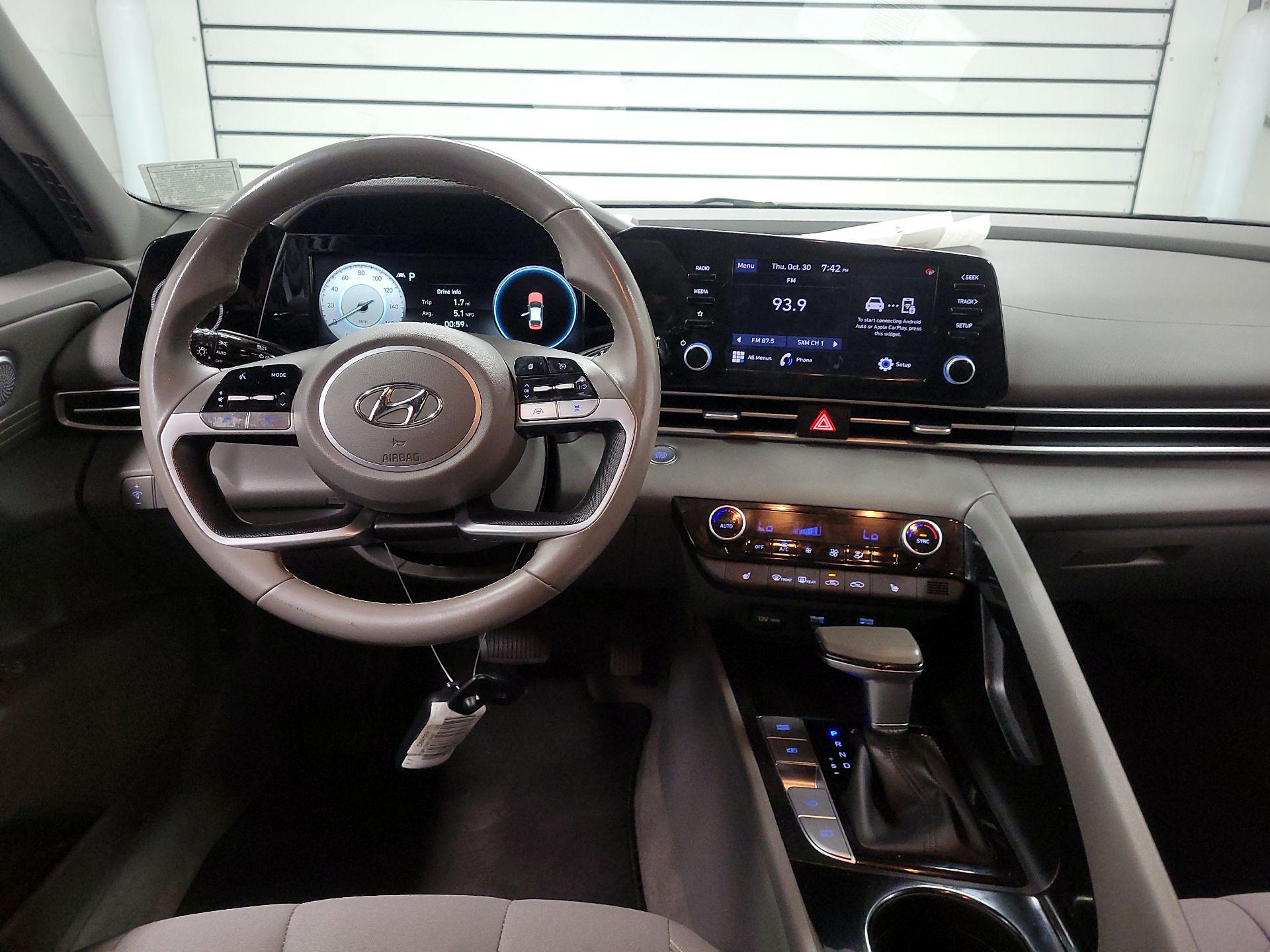 Thumbnail: 2022 Hyundai Elantra - 9