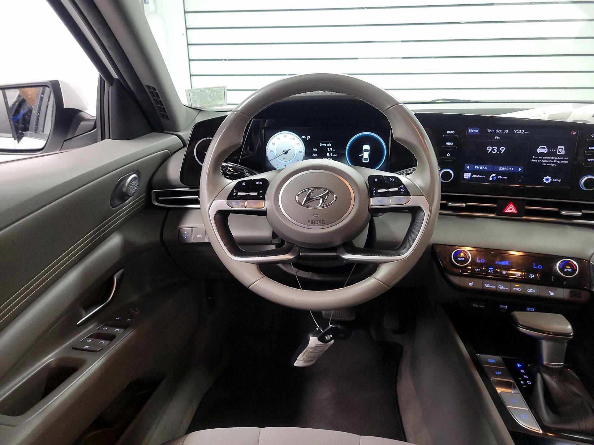 Thumbnail: 2022 Hyundai Elantra - 10