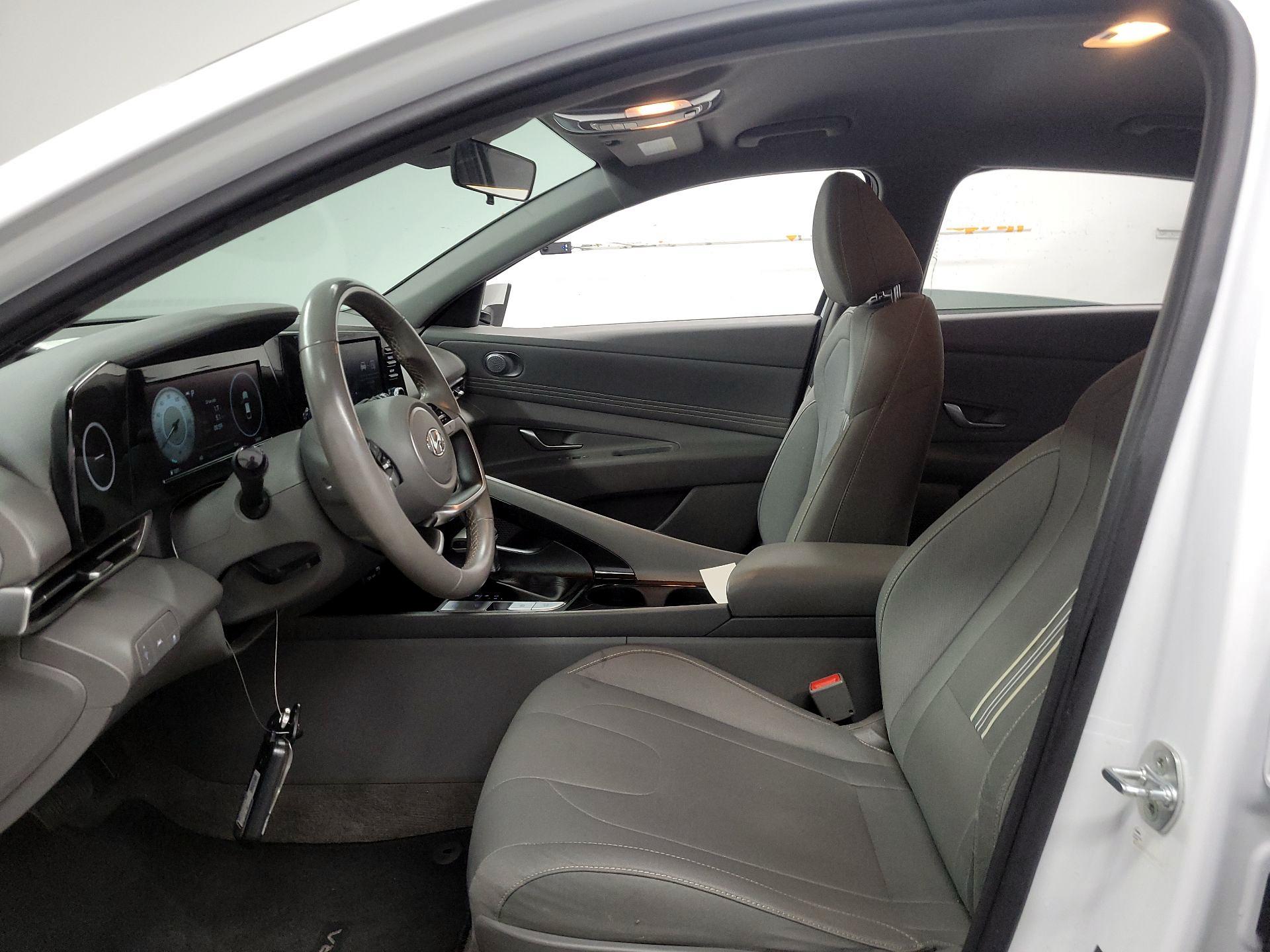 Thumbnail: 2022 Hyundai Elantra - 11