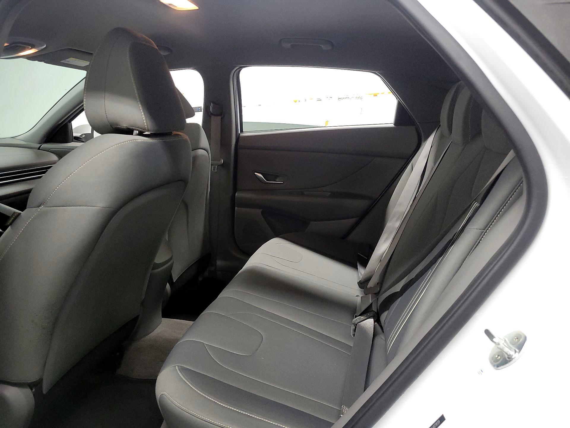 Thumbnail: 2022 Hyundai Elantra - 17