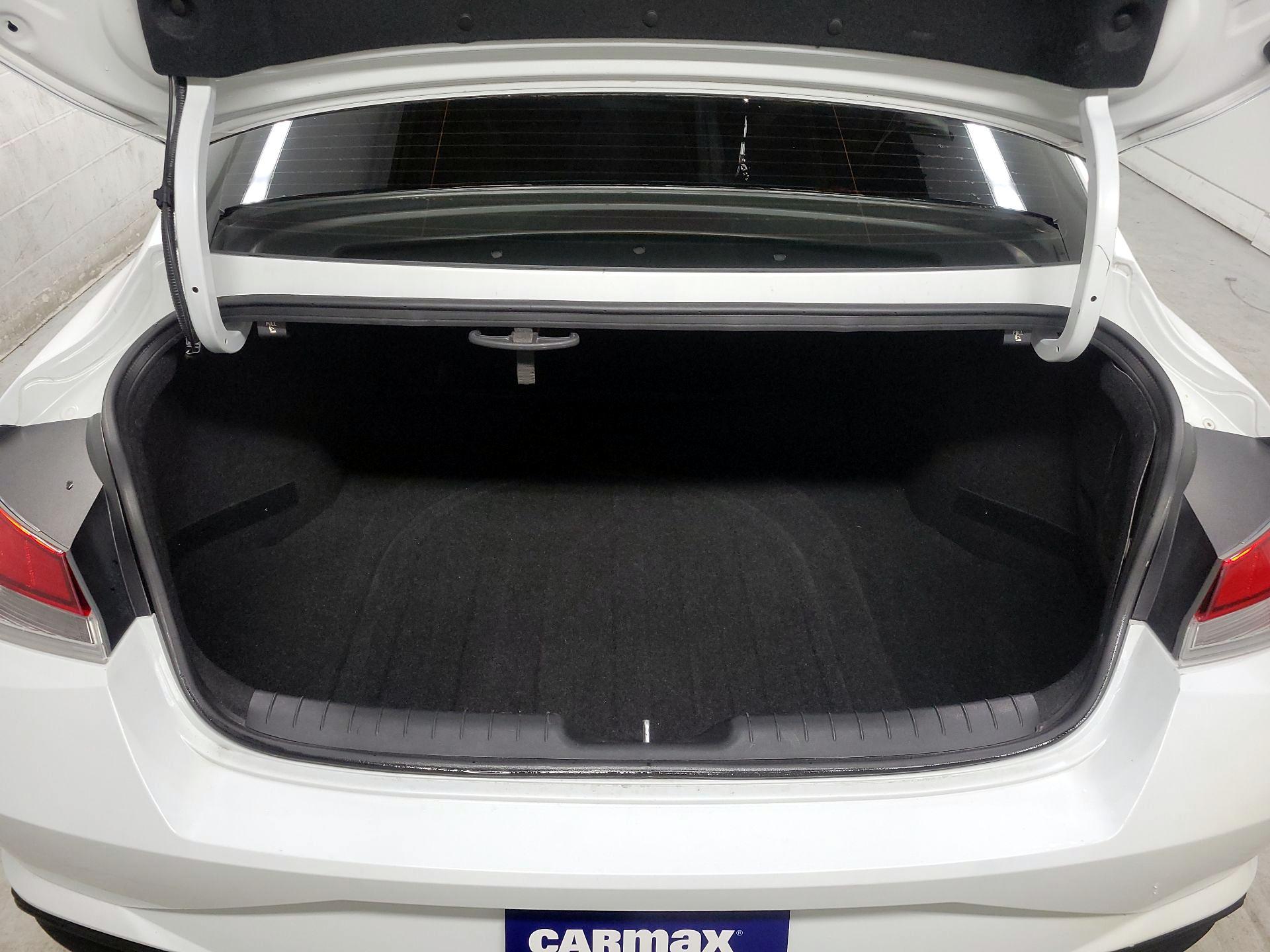 Thumbnail: 2022 Hyundai Elantra - 18