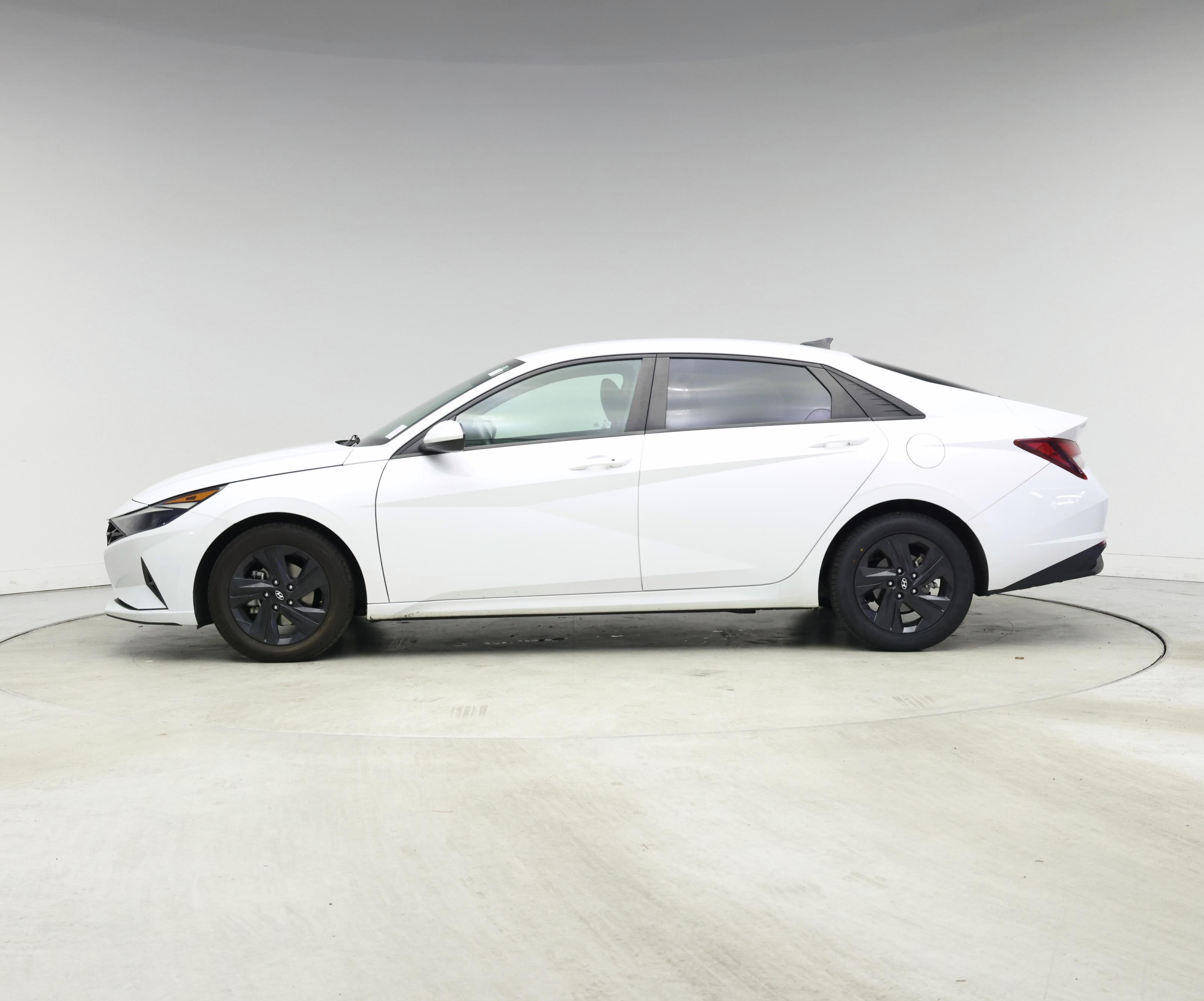 Thumbnail: 2022 Hyundai Elantra - 3