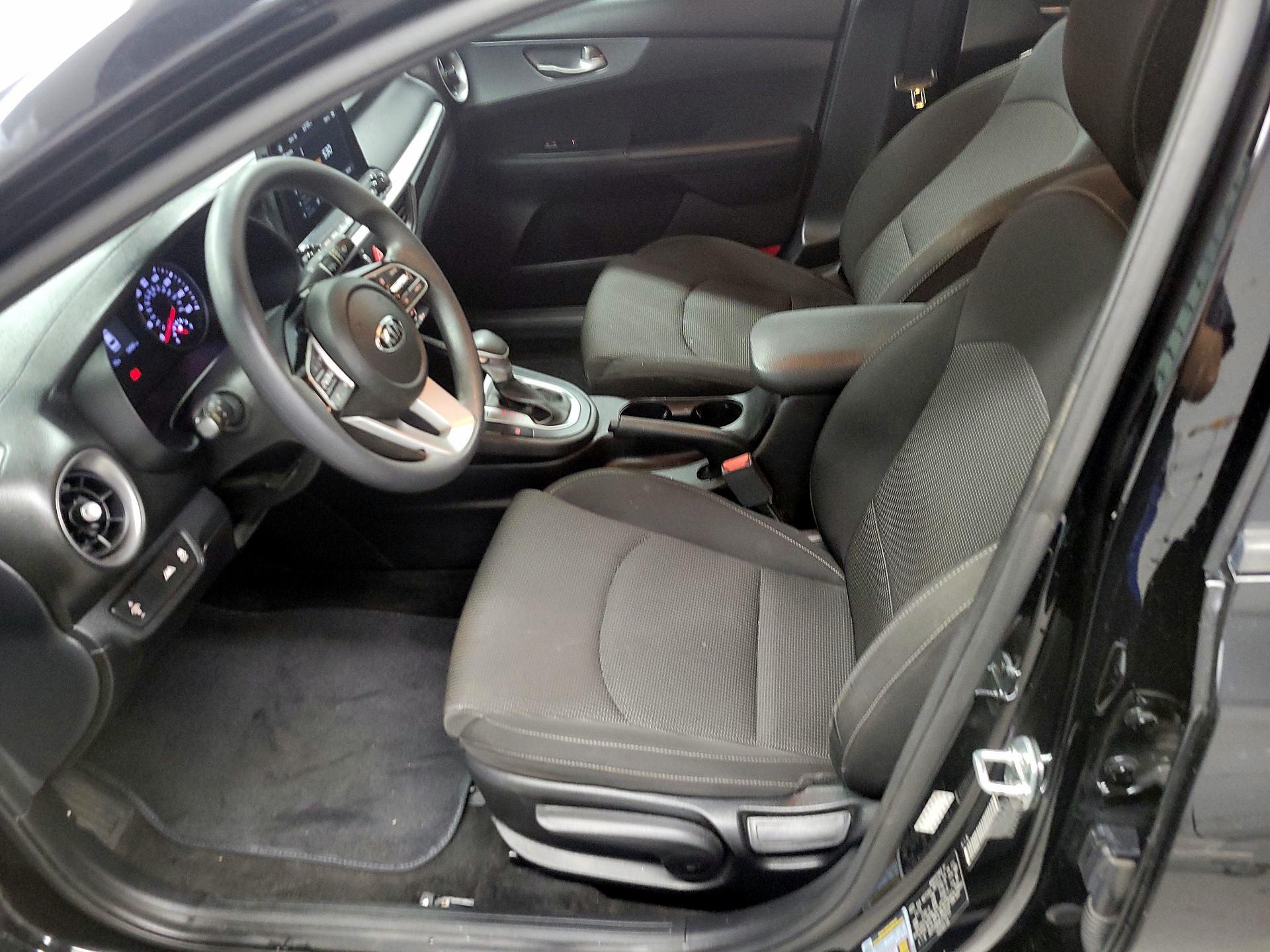 Thumbnail: 2020 Kia Forte - 11