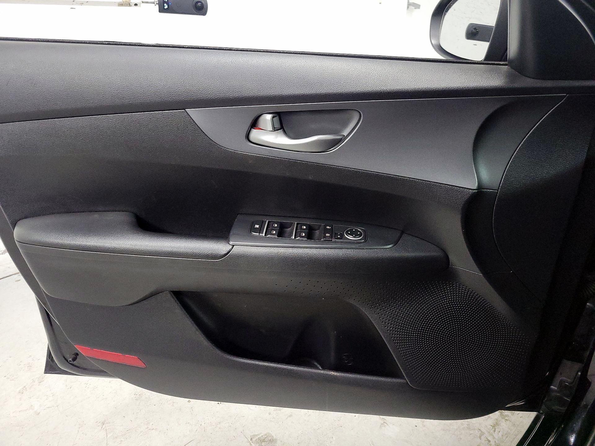 Thumbnail: 2020 Kia Forte - 12