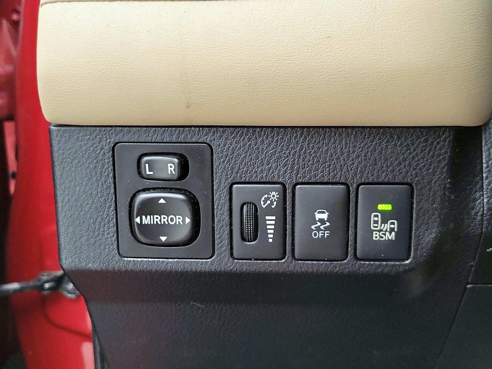 Thumbnail: 2014 Toyota RAV4 - 13