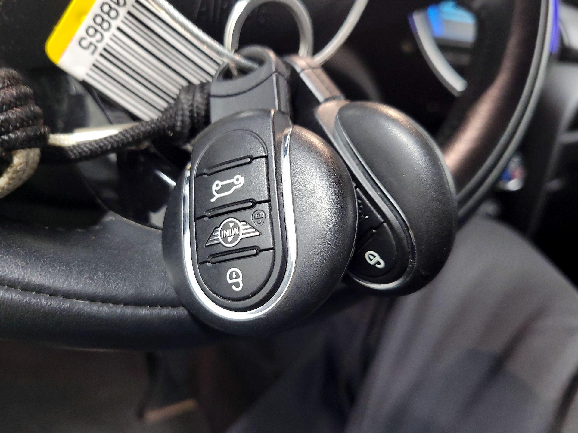 Thumbnail: 2021 MINI Cooper - 19