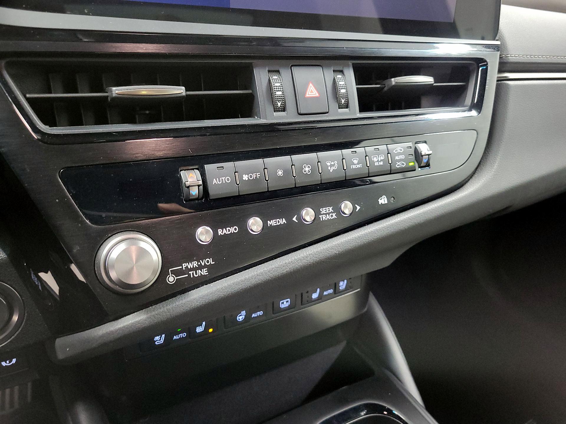 Thumbnail: 2024 Lexus ES - 15