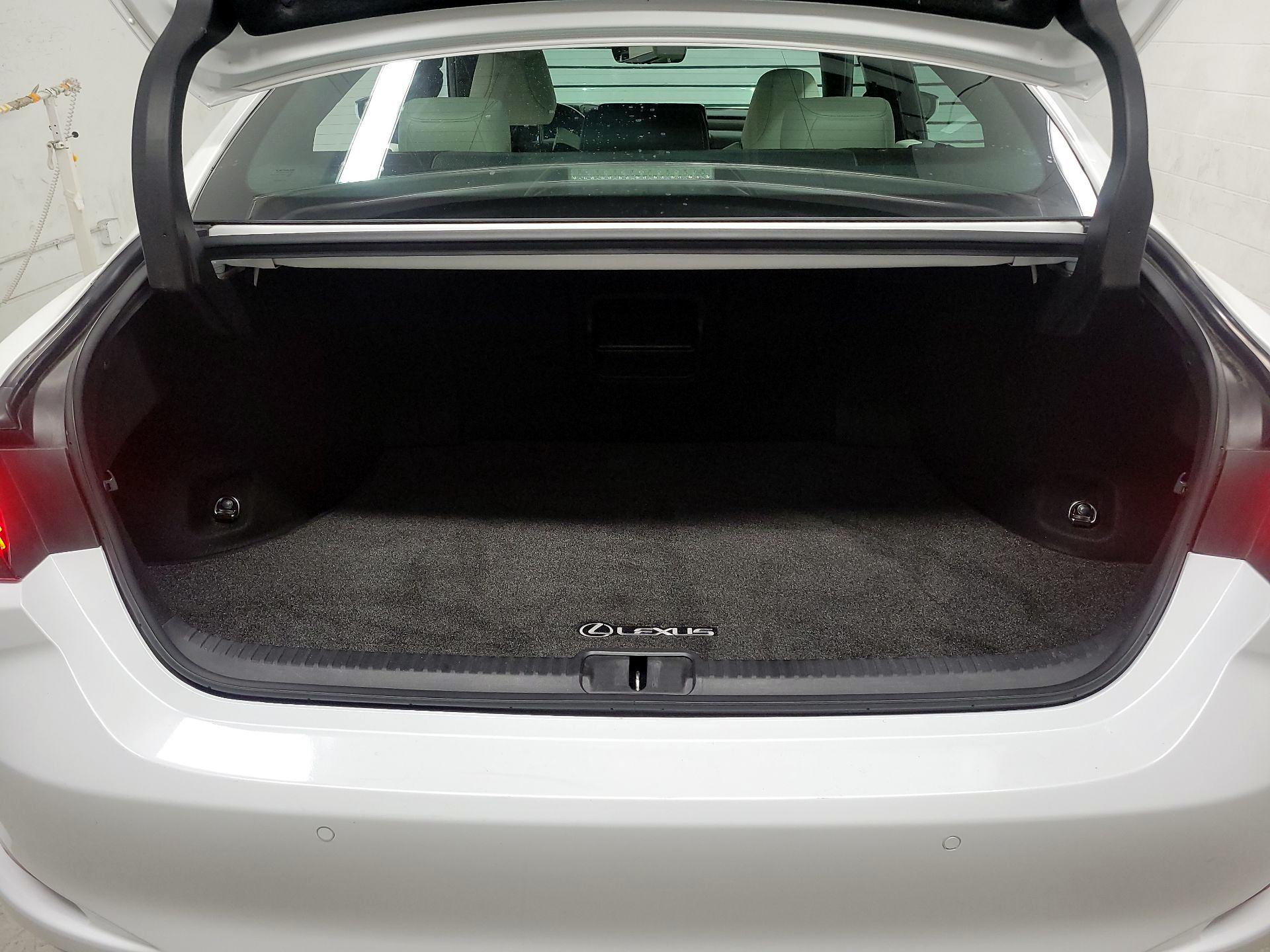 Thumbnail: 2024 Lexus ES - 18