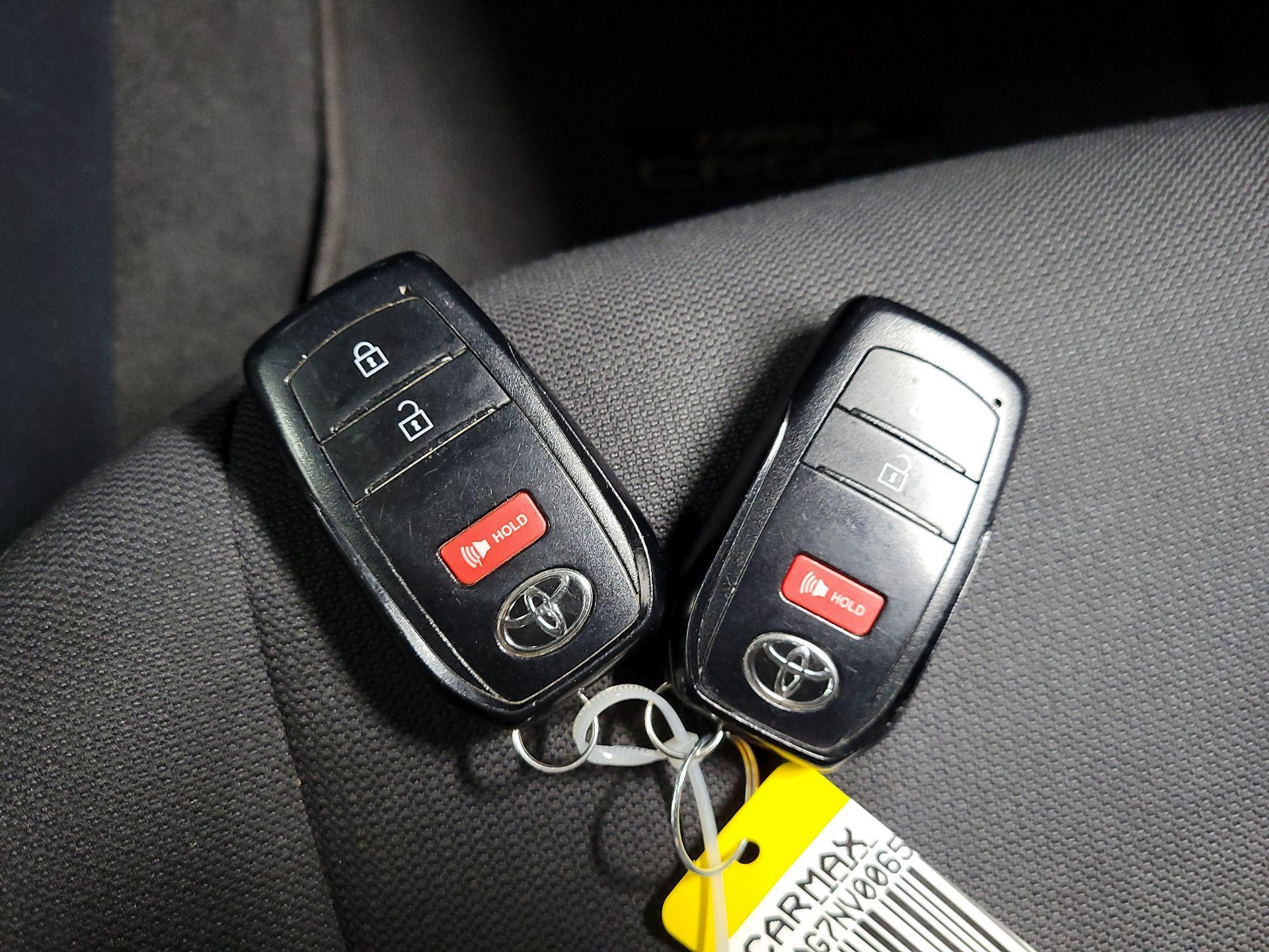 Thumbnail: 2022 Toyota Corolla Cross - 20