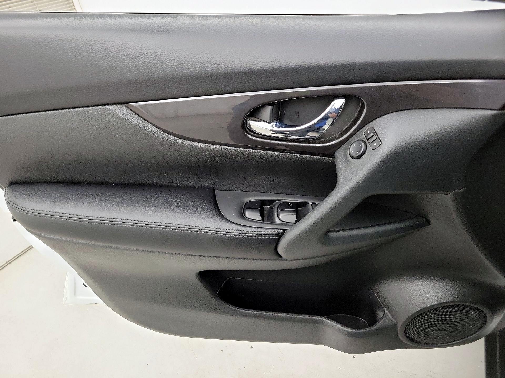 Thumbnail: 2020 Nissan Rogue - 12