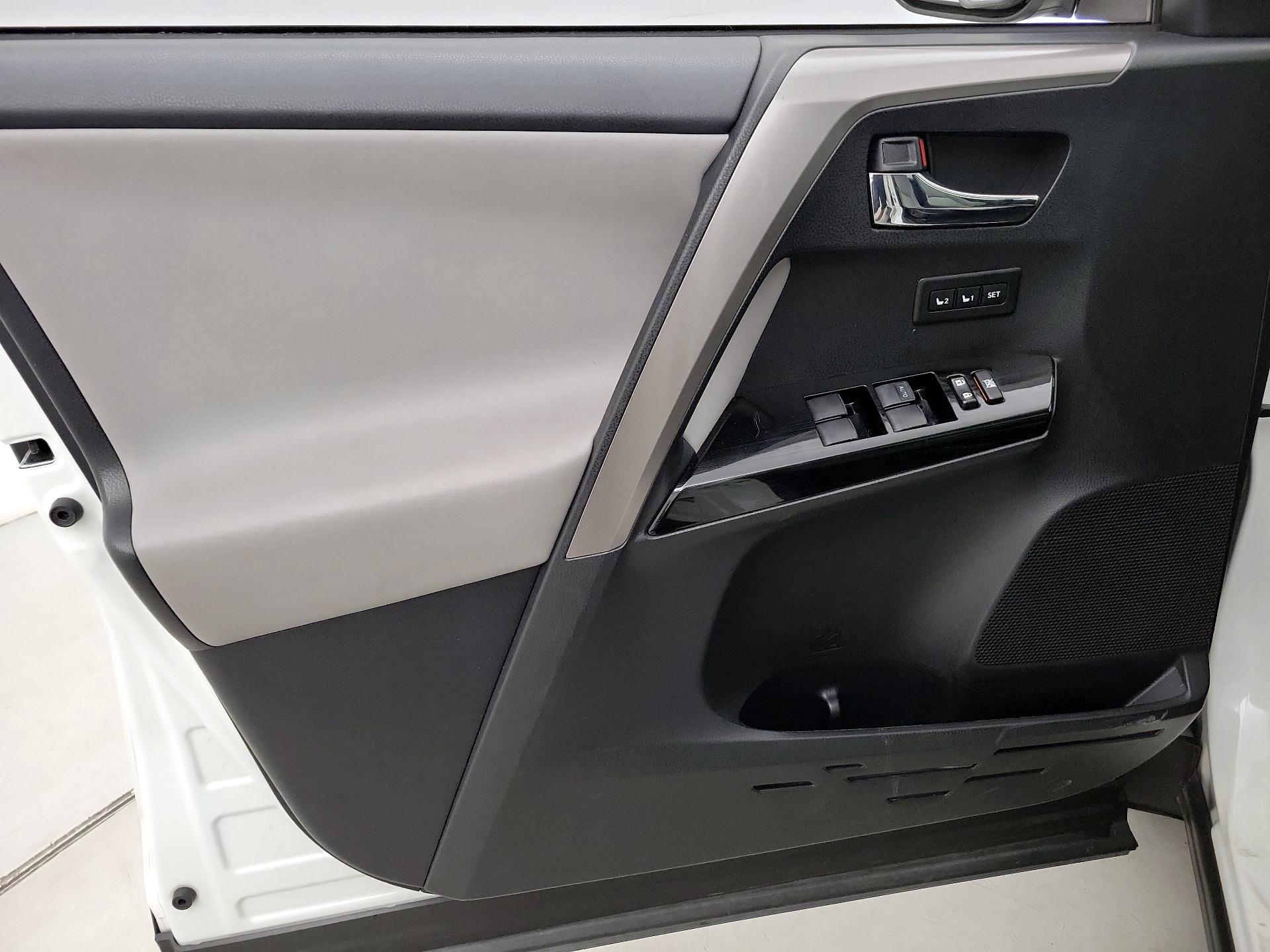 Thumbnail: 2017 Toyota RAV4 - 12