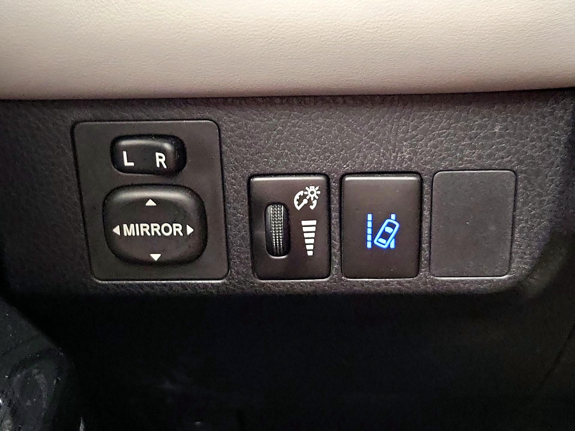 Thumbnail: 2017 Toyota RAV4 - 13