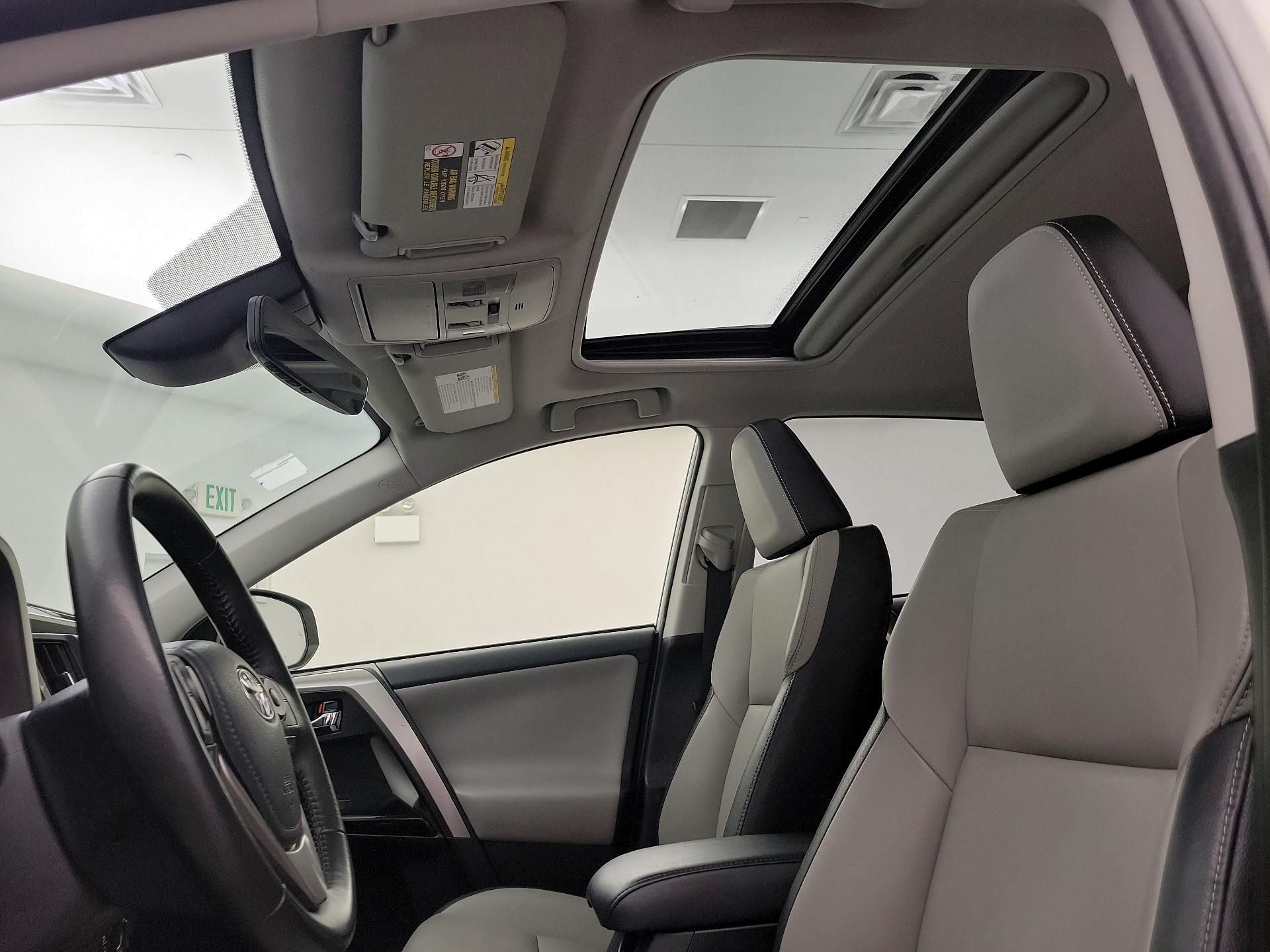 Thumbnail: 2017 Toyota RAV4 - 20