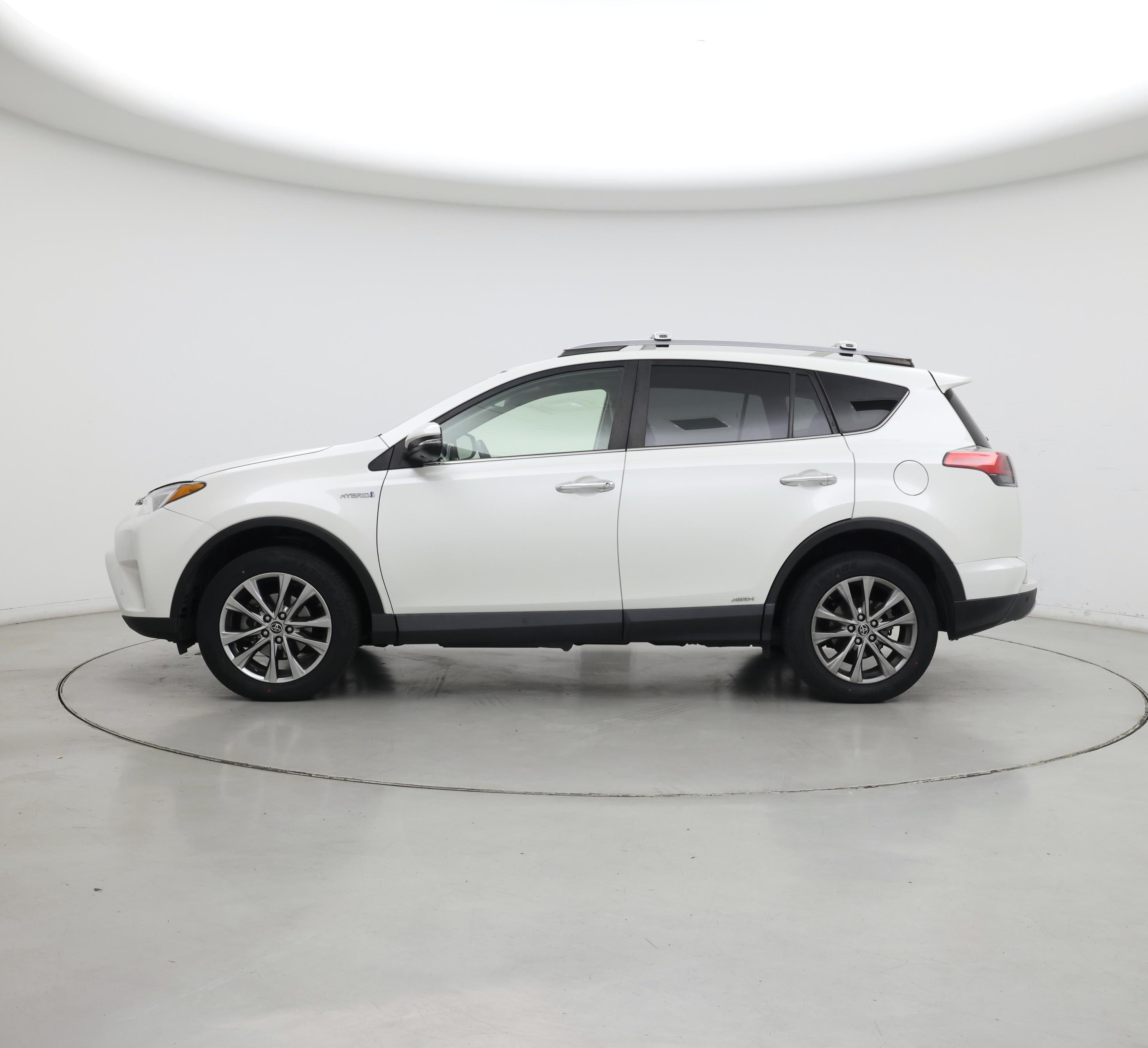 Thumbnail: 2017 Toyota RAV4 - 3