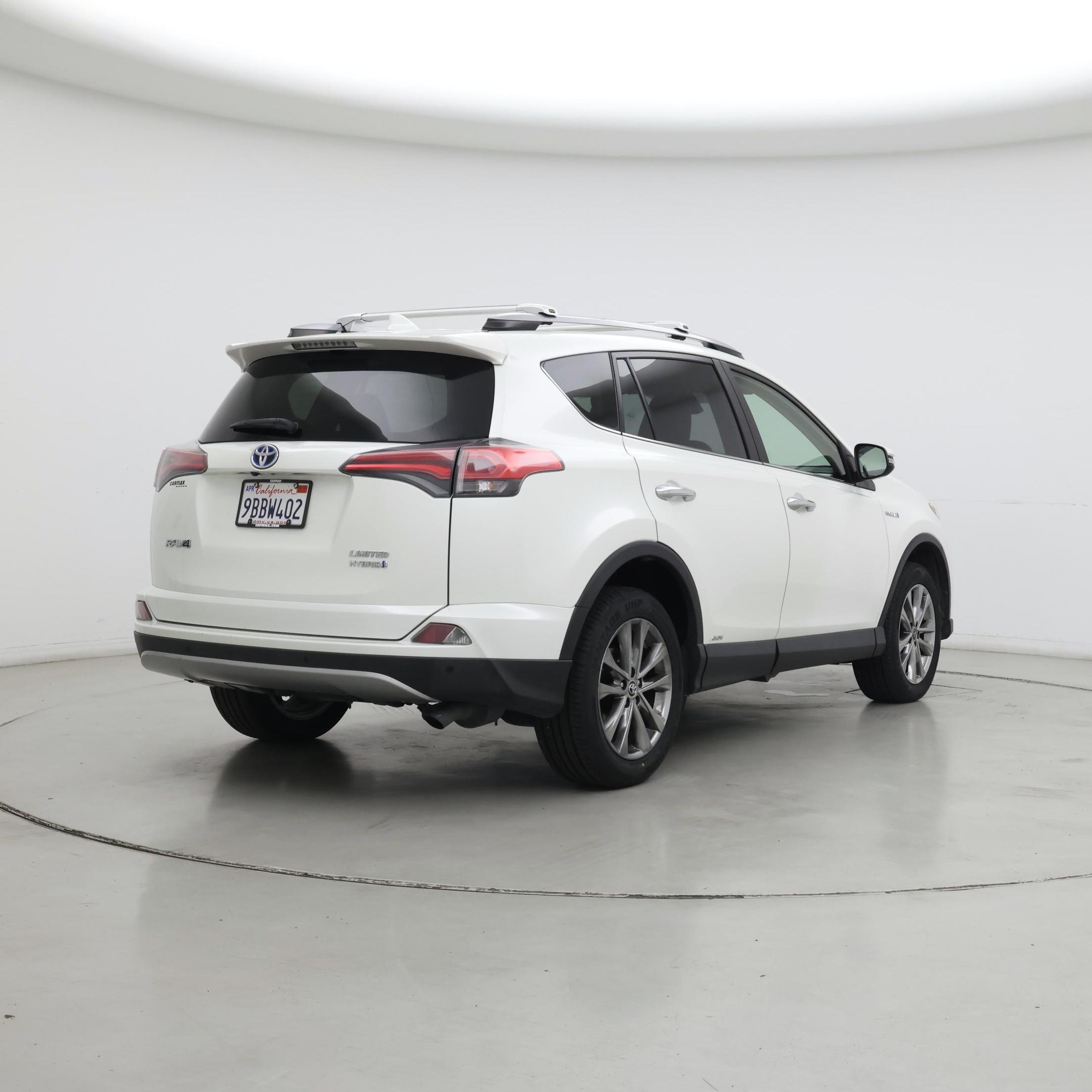 Thumbnail: 2017 Toyota RAV4 - 8