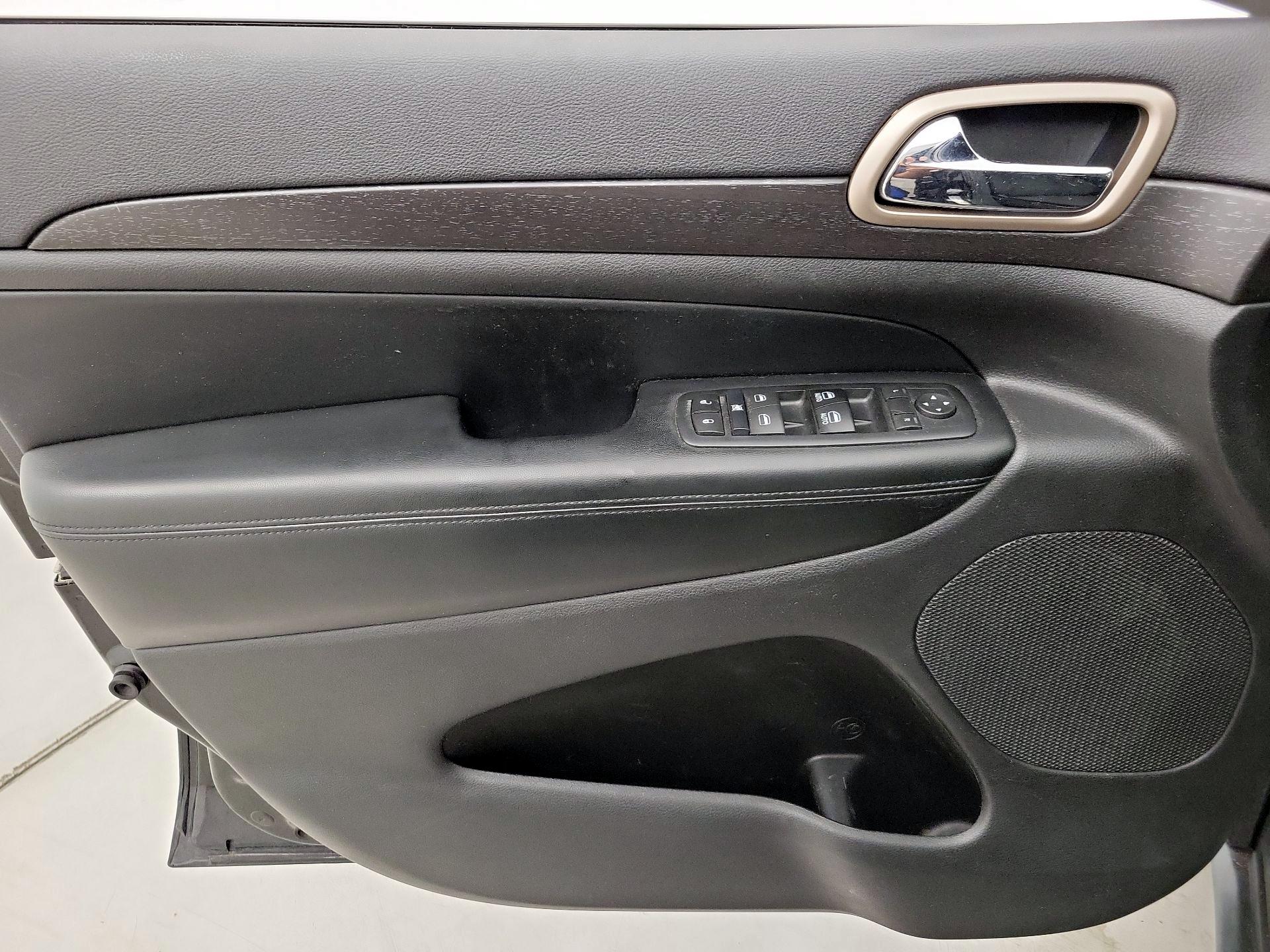 Thumbnail: 2017 Jeep Grand Cherokee - 12