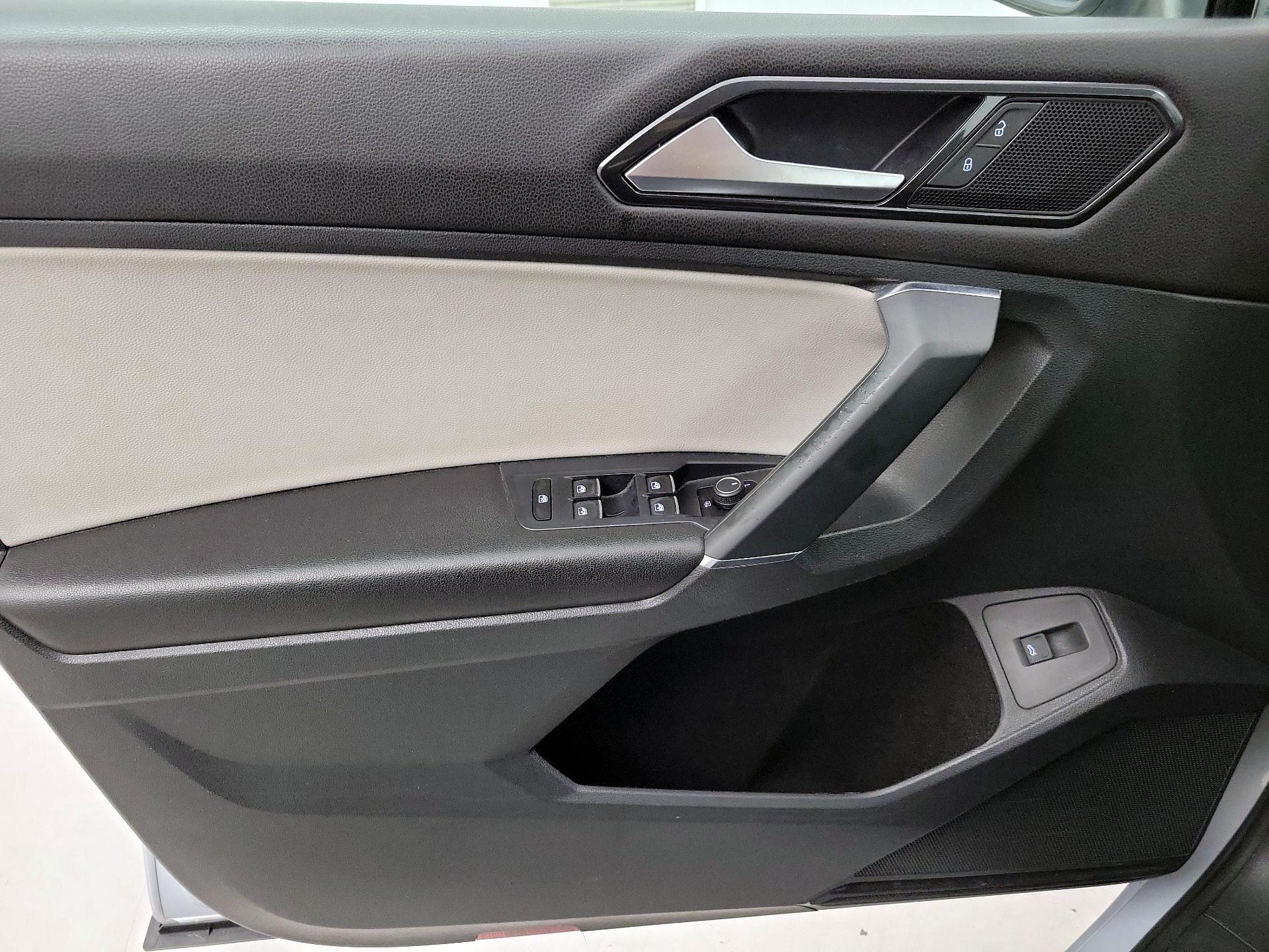 Thumbnail: 2018 Volkswagen Tiguan - 12