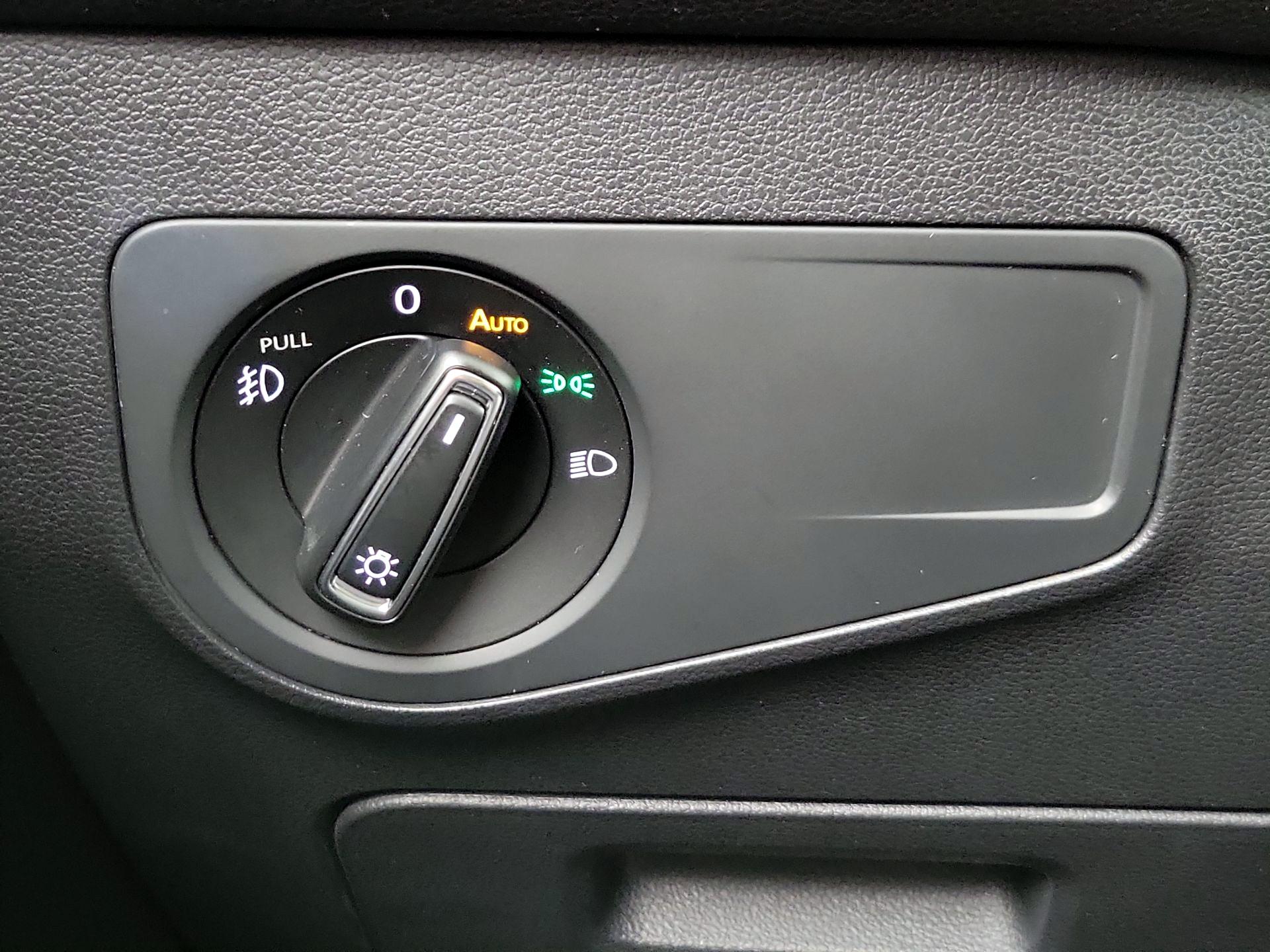 Thumbnail: 2018 Volkswagen Tiguan - 13