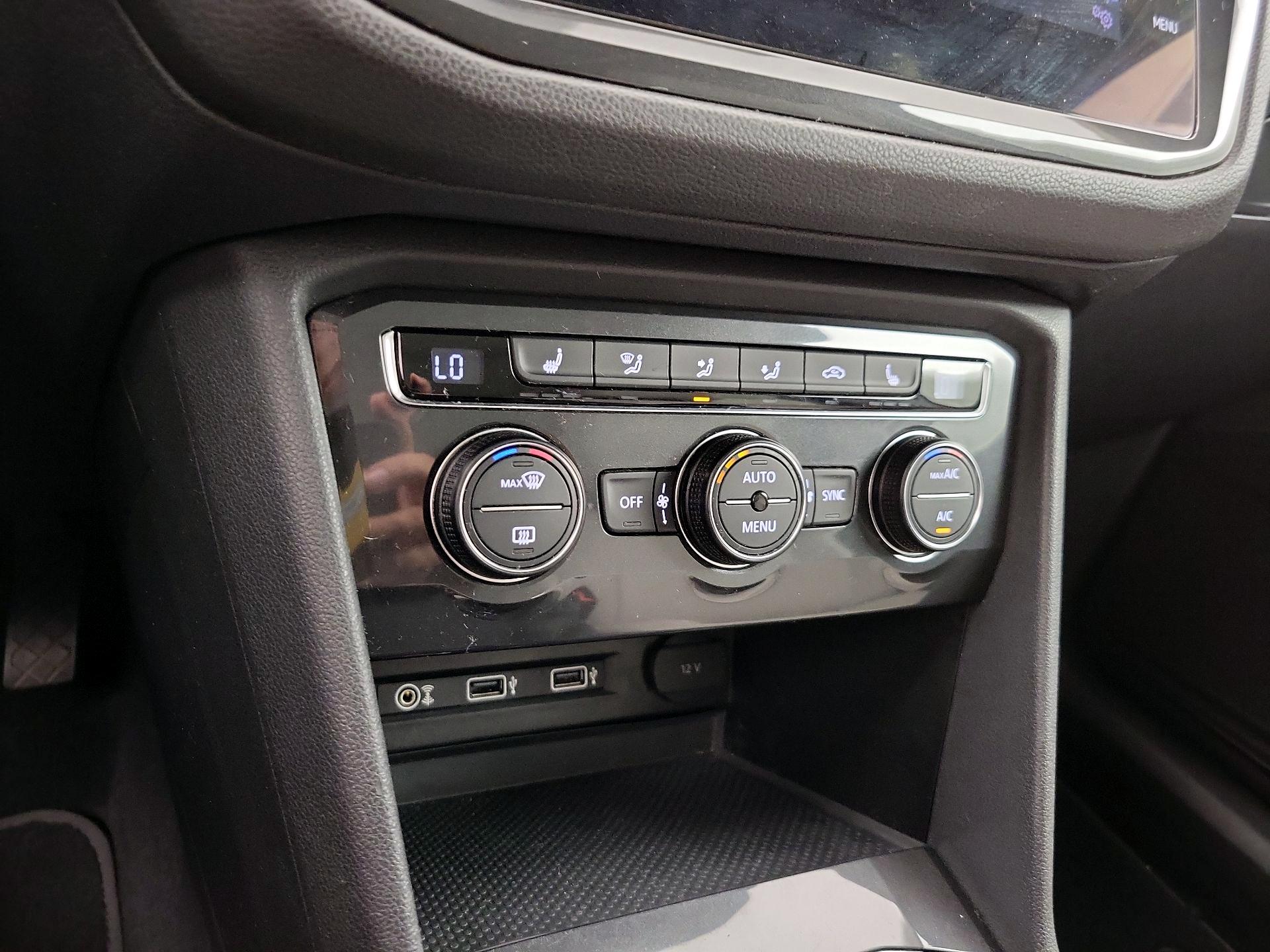 Thumbnail: 2018 Volkswagen Tiguan - 17