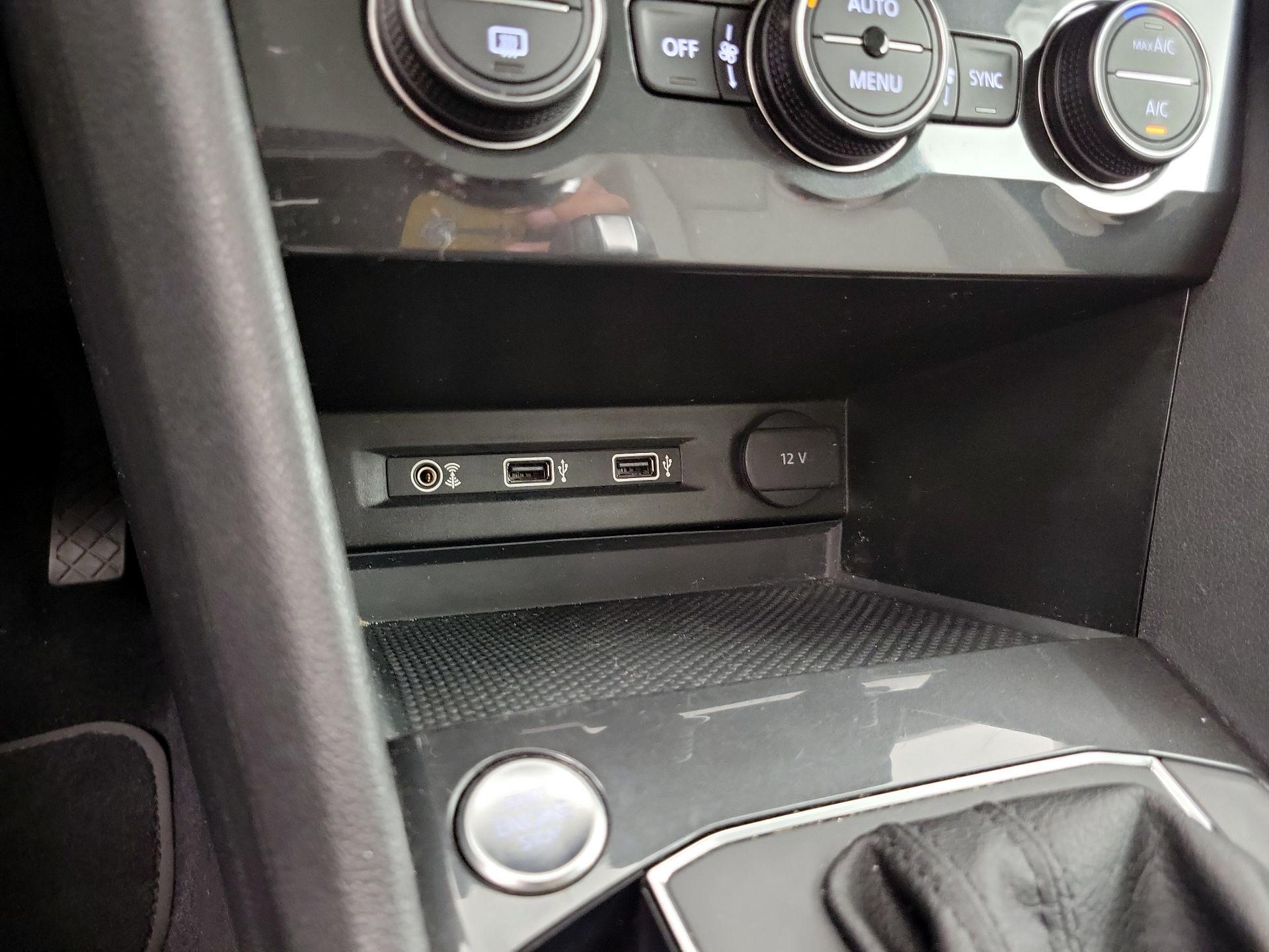 Thumbnail: 2018 Volkswagen Tiguan - 19