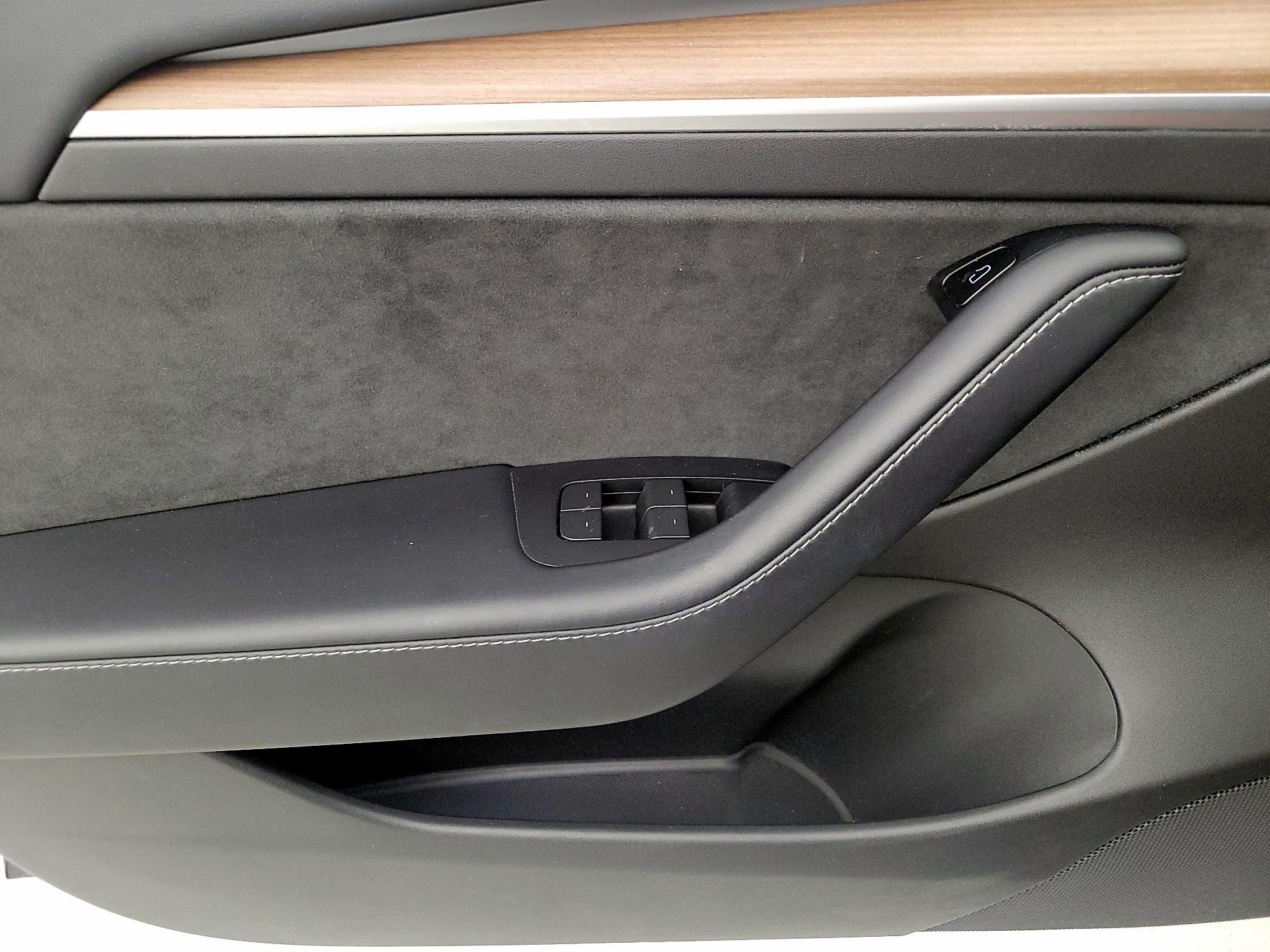 Thumbnail: 2022 Tesla Model 3 - 12