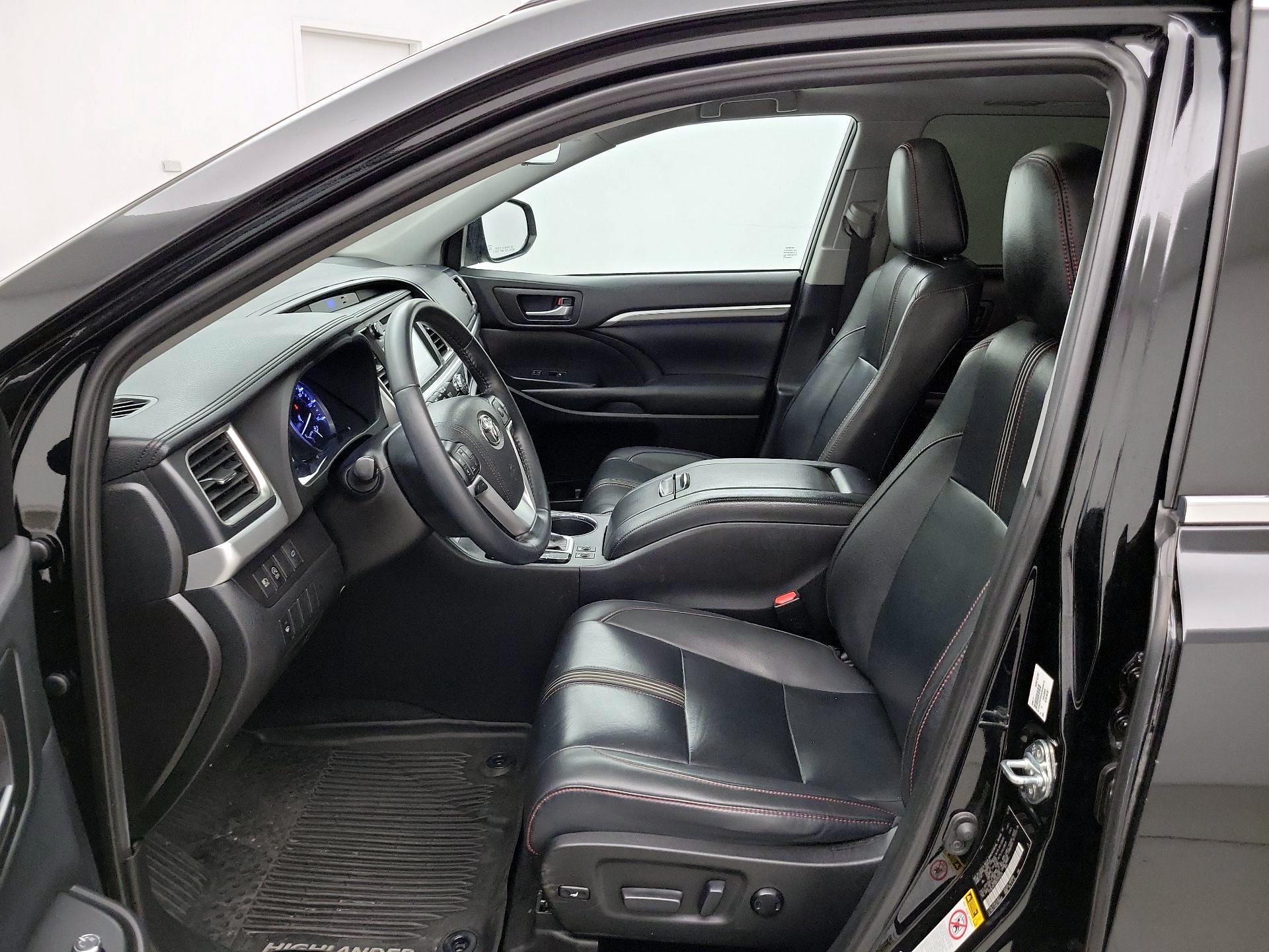 Thumbnail: 2019 Toyota Highlander - 11