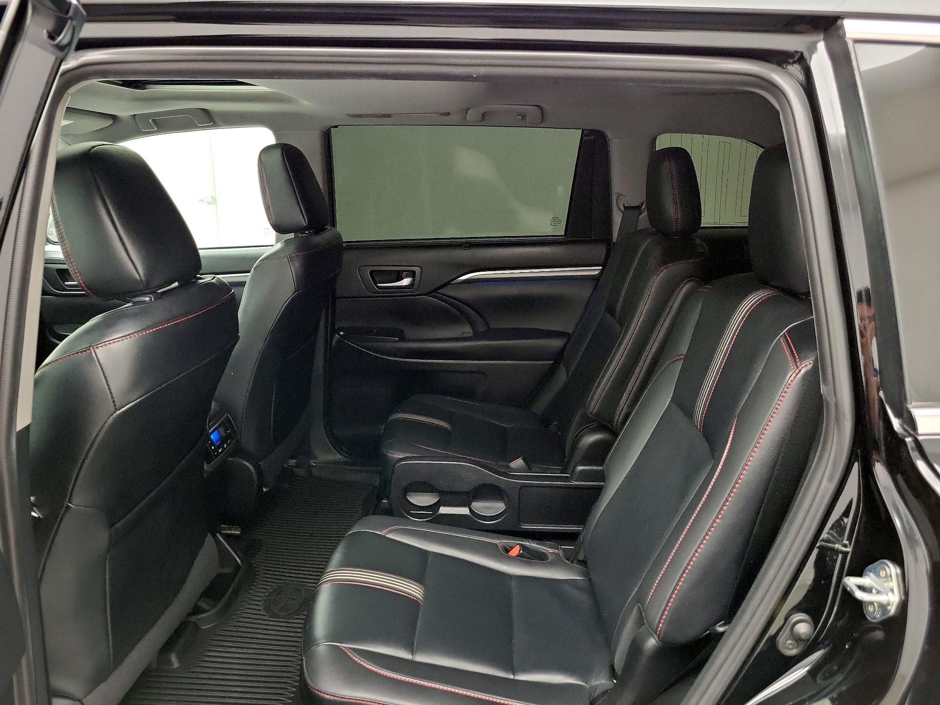 Thumbnail: 2019 Toyota Highlander - 20