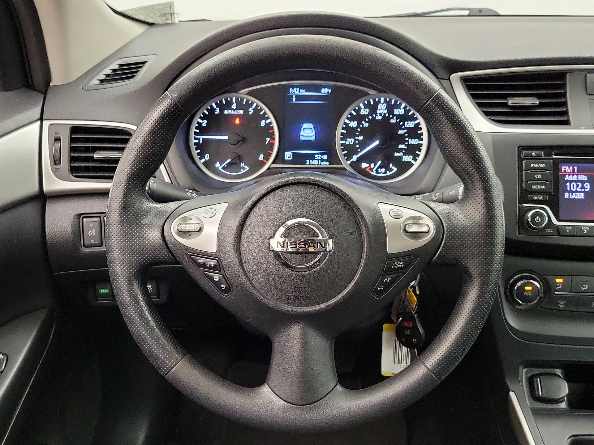 Thumbnail: 2018 Nissan Sentra - 10