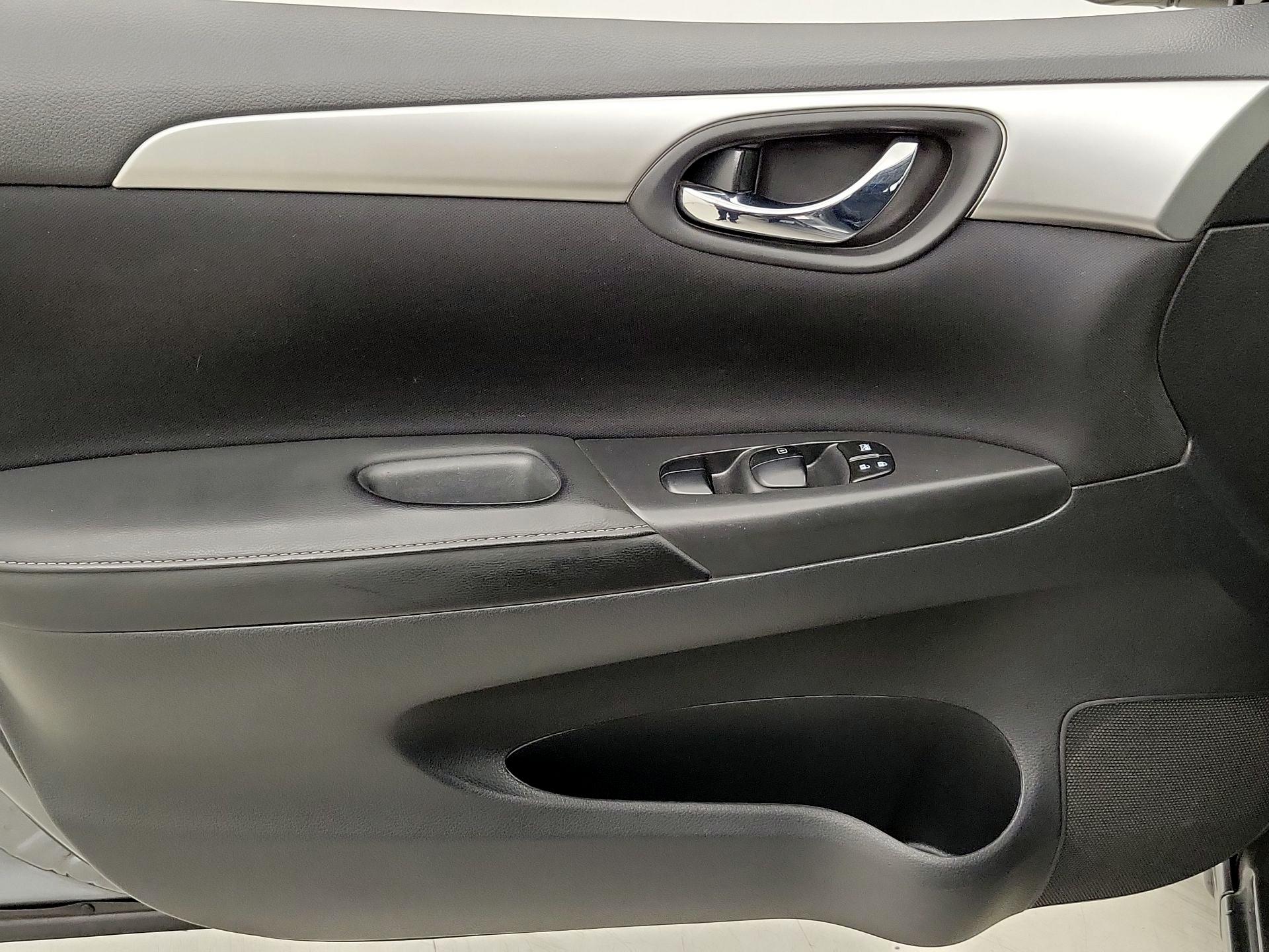 Thumbnail: 2018 Nissan Sentra - 12