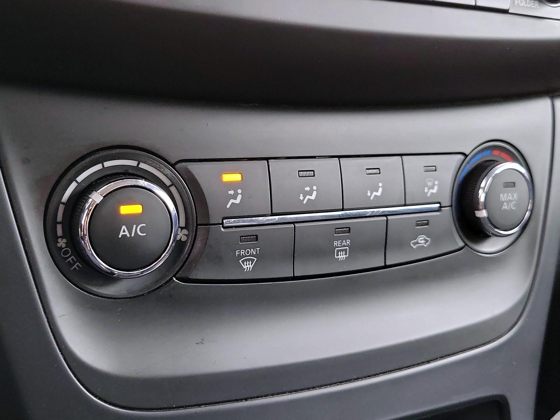 Thumbnail: 2018 Nissan Sentra - 16