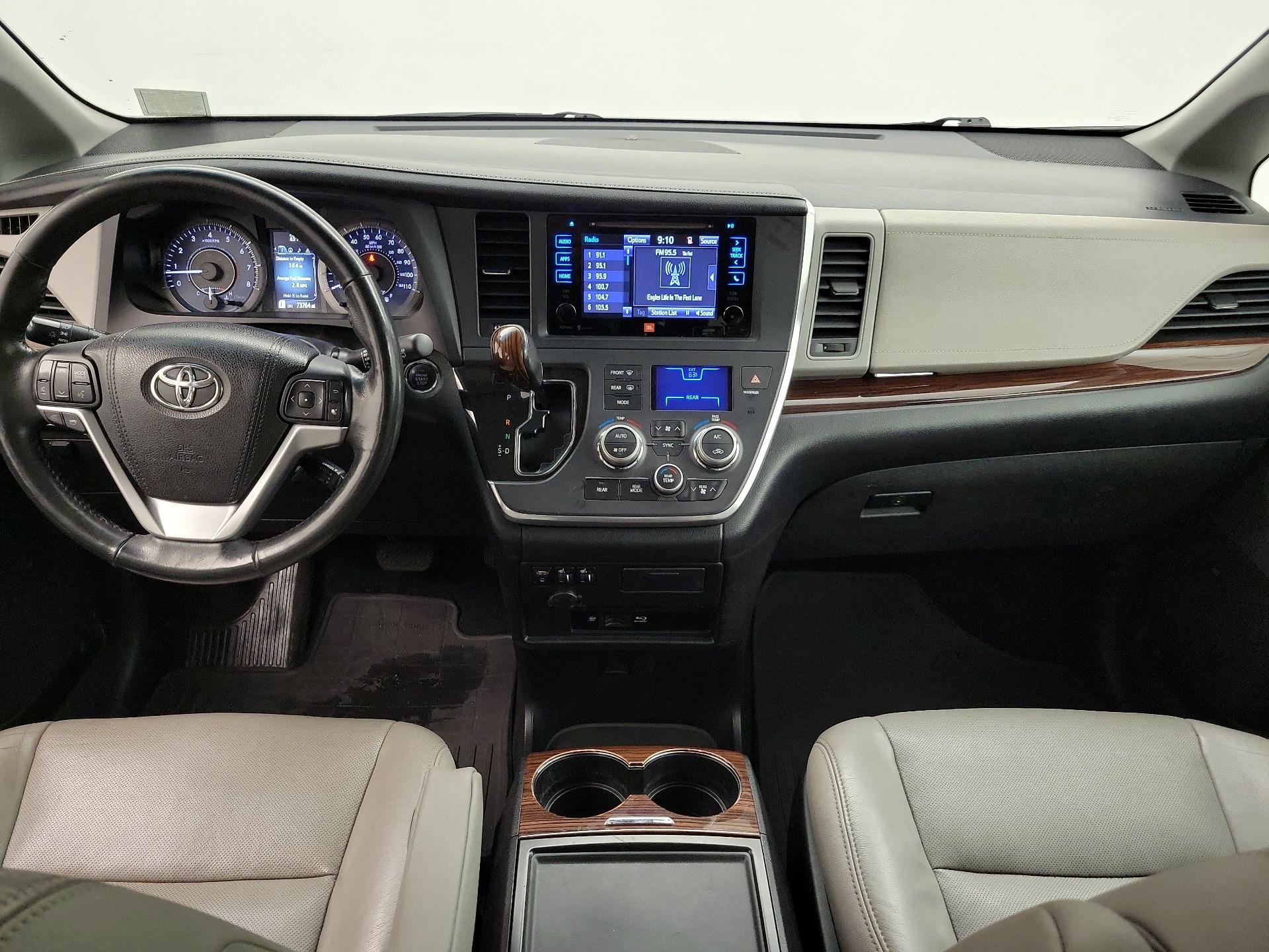 Thumbnail: 2015 Toyota Sienna - 9