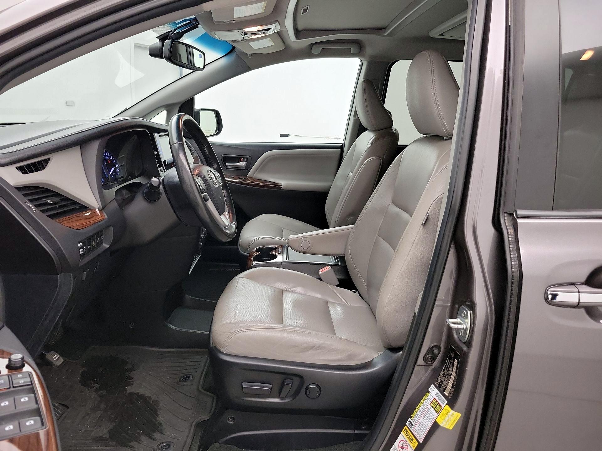 Thumbnail: 2015 Toyota Sienna - 11