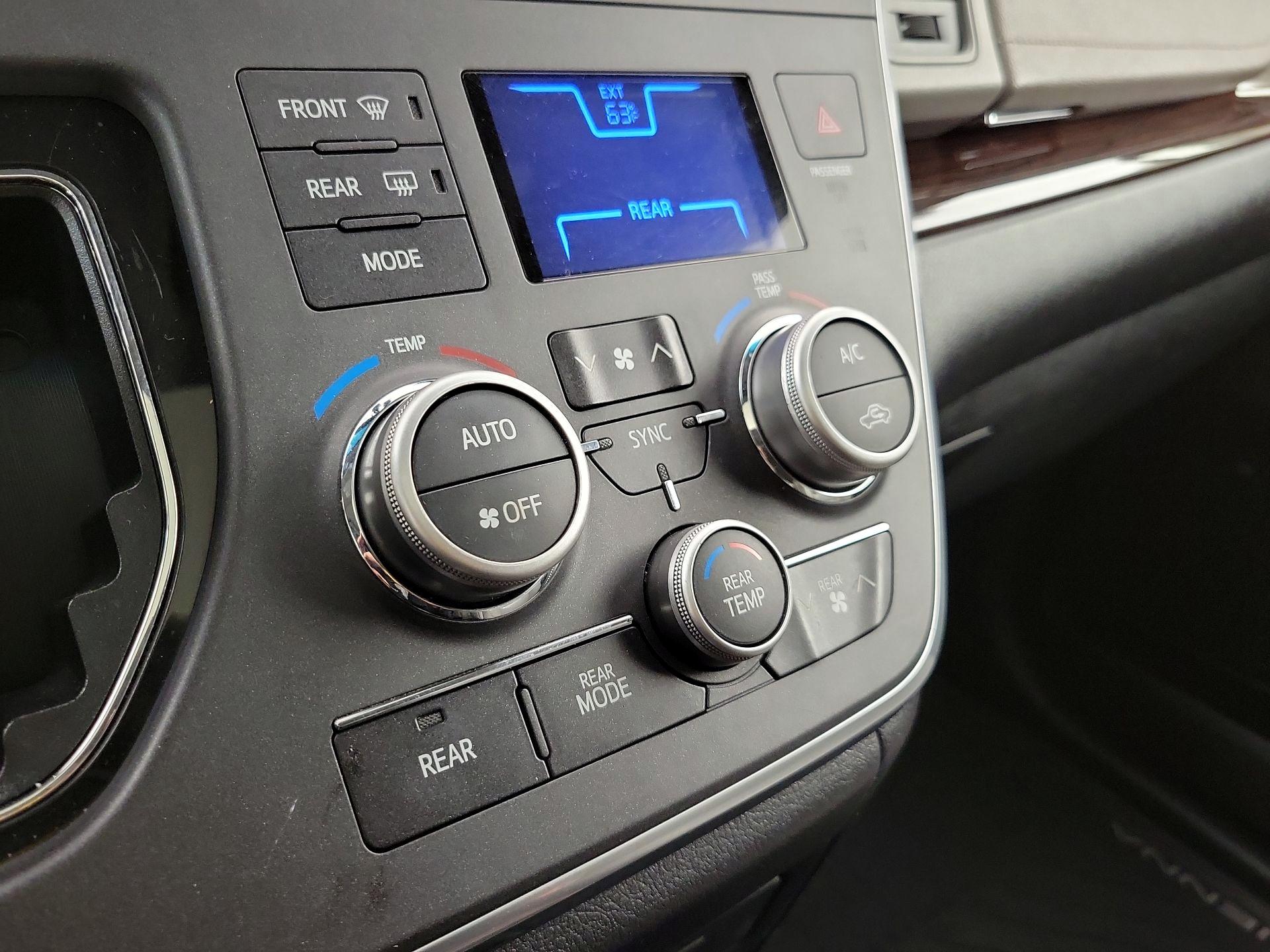 Thumbnail: 2015 Toyota Sienna - 17